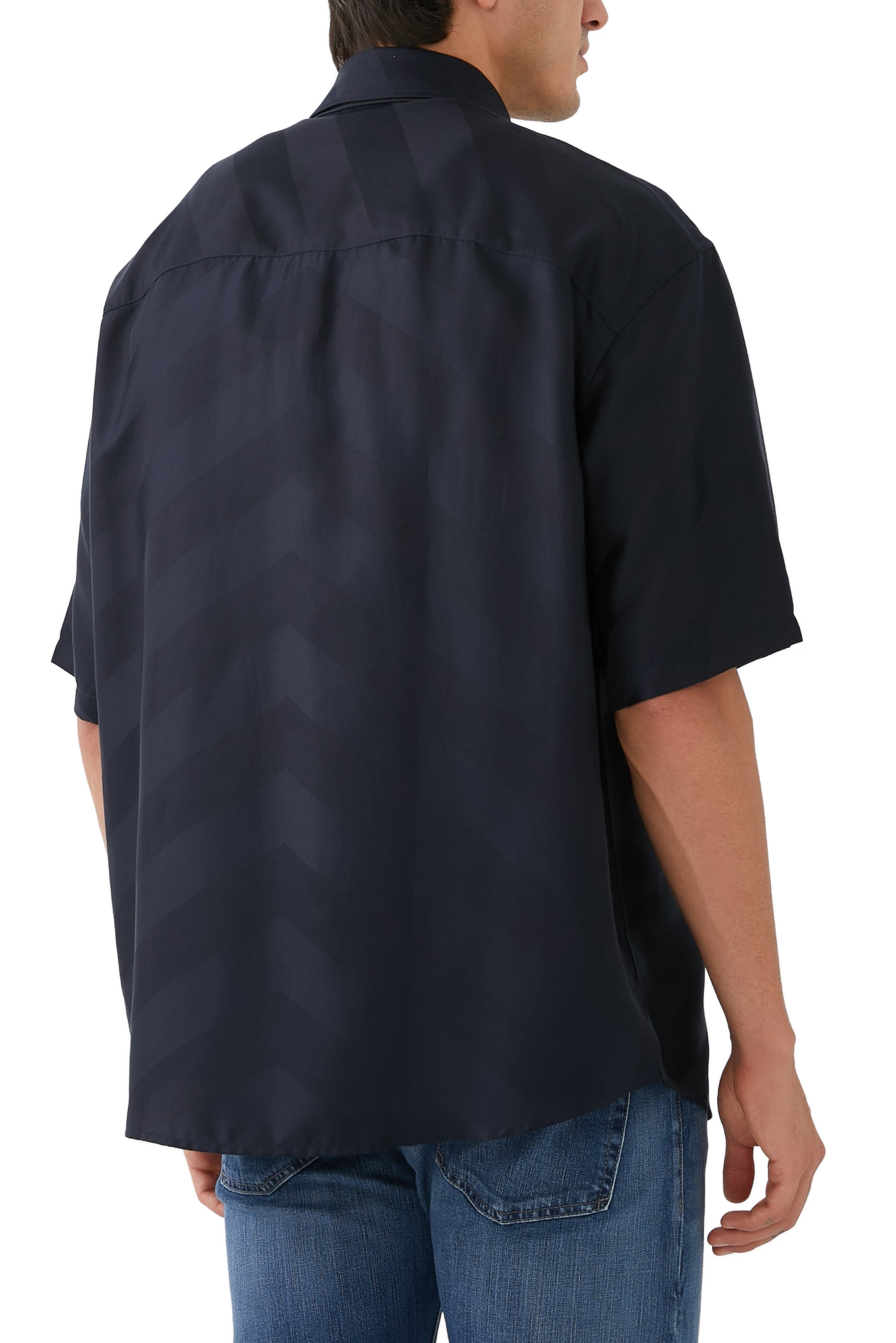 قميص بغطاء رأس قابل للفصل