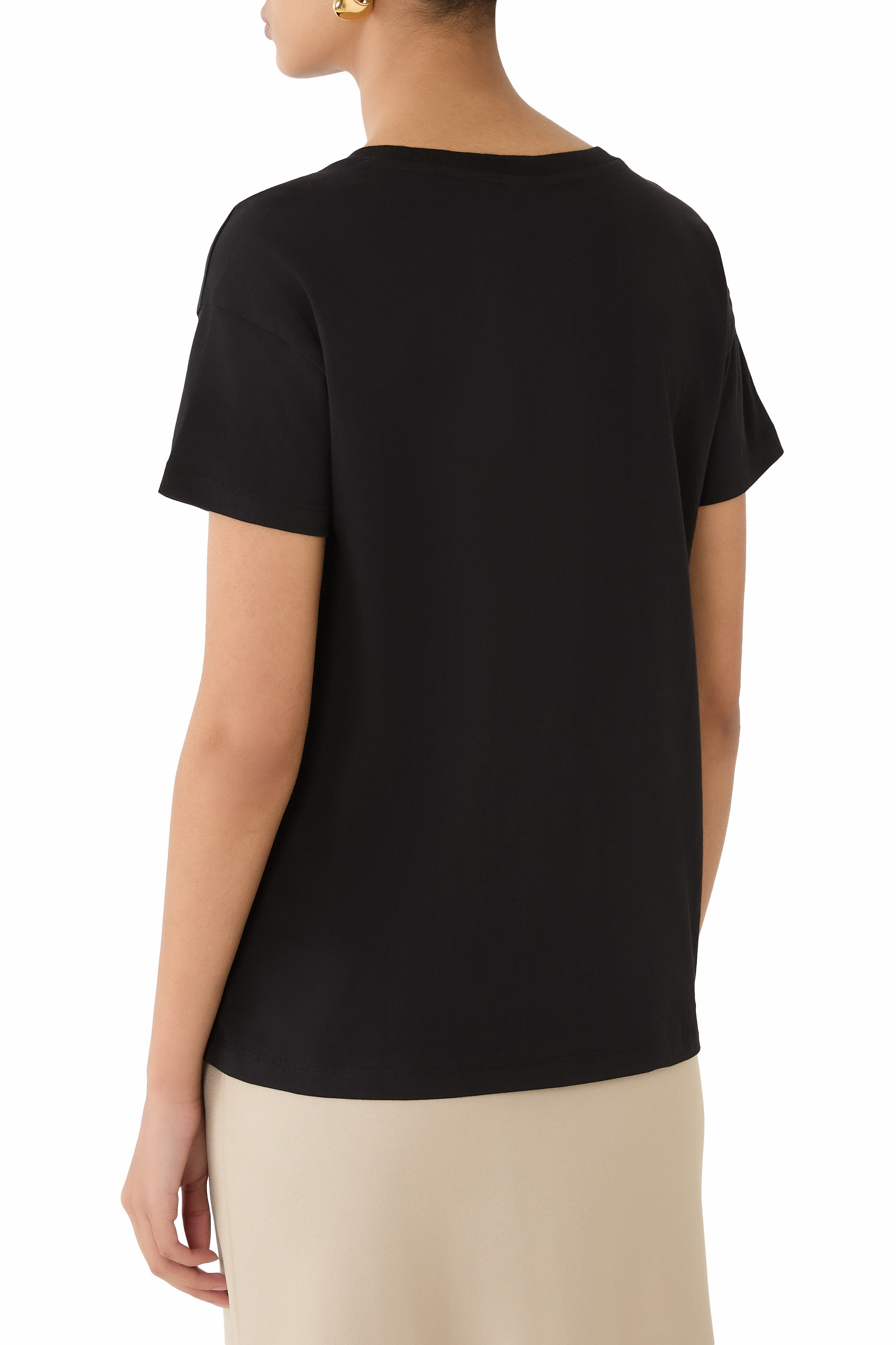 تيشيرت بياقة مزينة بسلسلة من تشكيلة الملابس شبه الرسمية