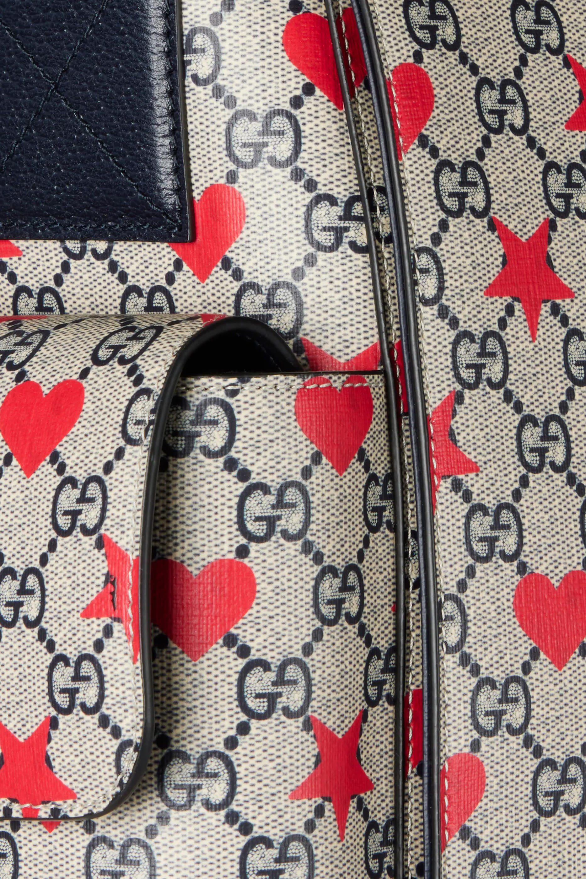 حقيبة مستلزمات أطفال بنقشة حرفي شعار الماركة