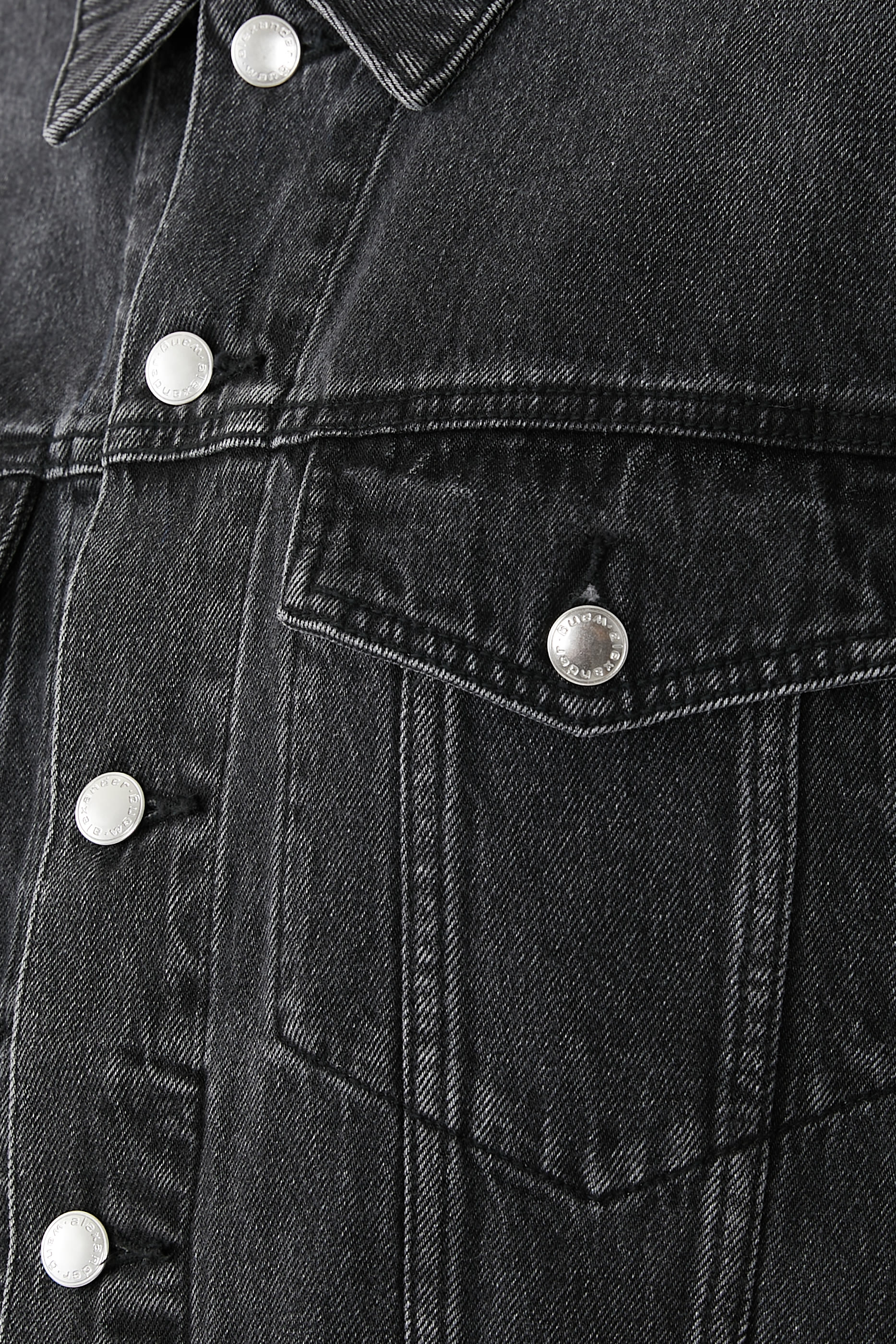 جاكيت تراكر بقصة فضفاضة