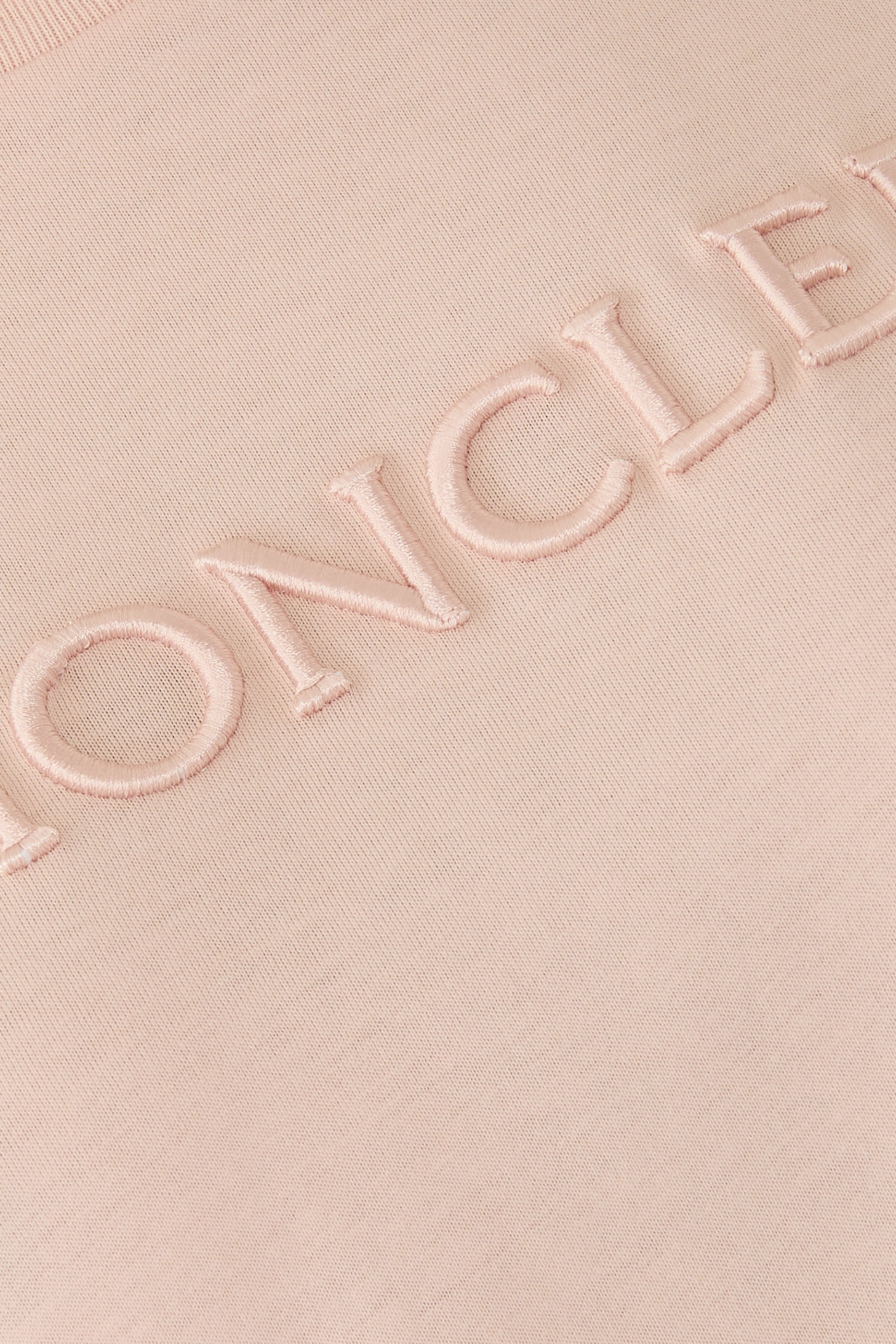 تيشيرت مطرز بشعار الماركة