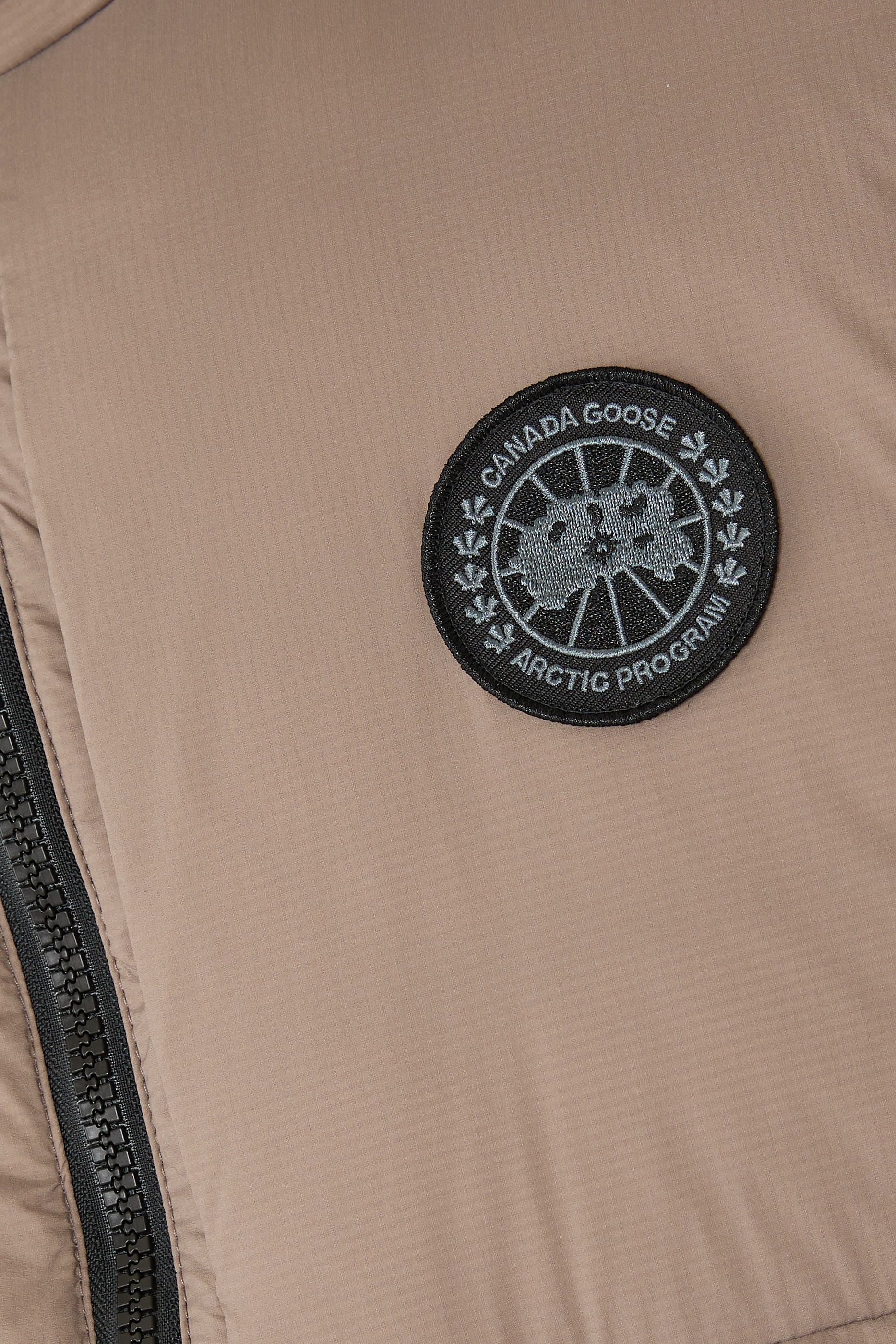 فيست لودح برقعة سوداء بشعار الماركة