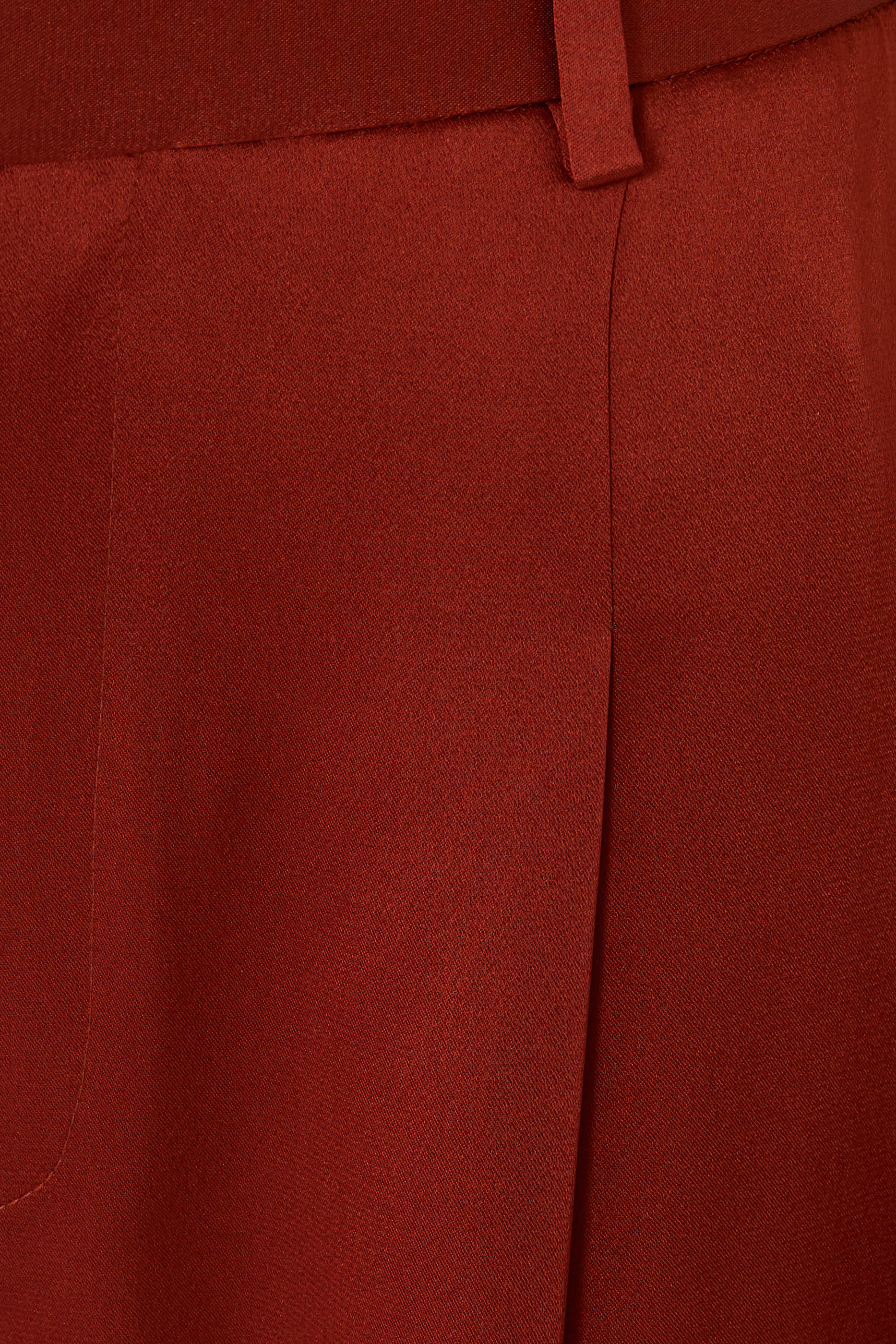 بنطال بطيات وقصة ضيقة من الأسفل ستان