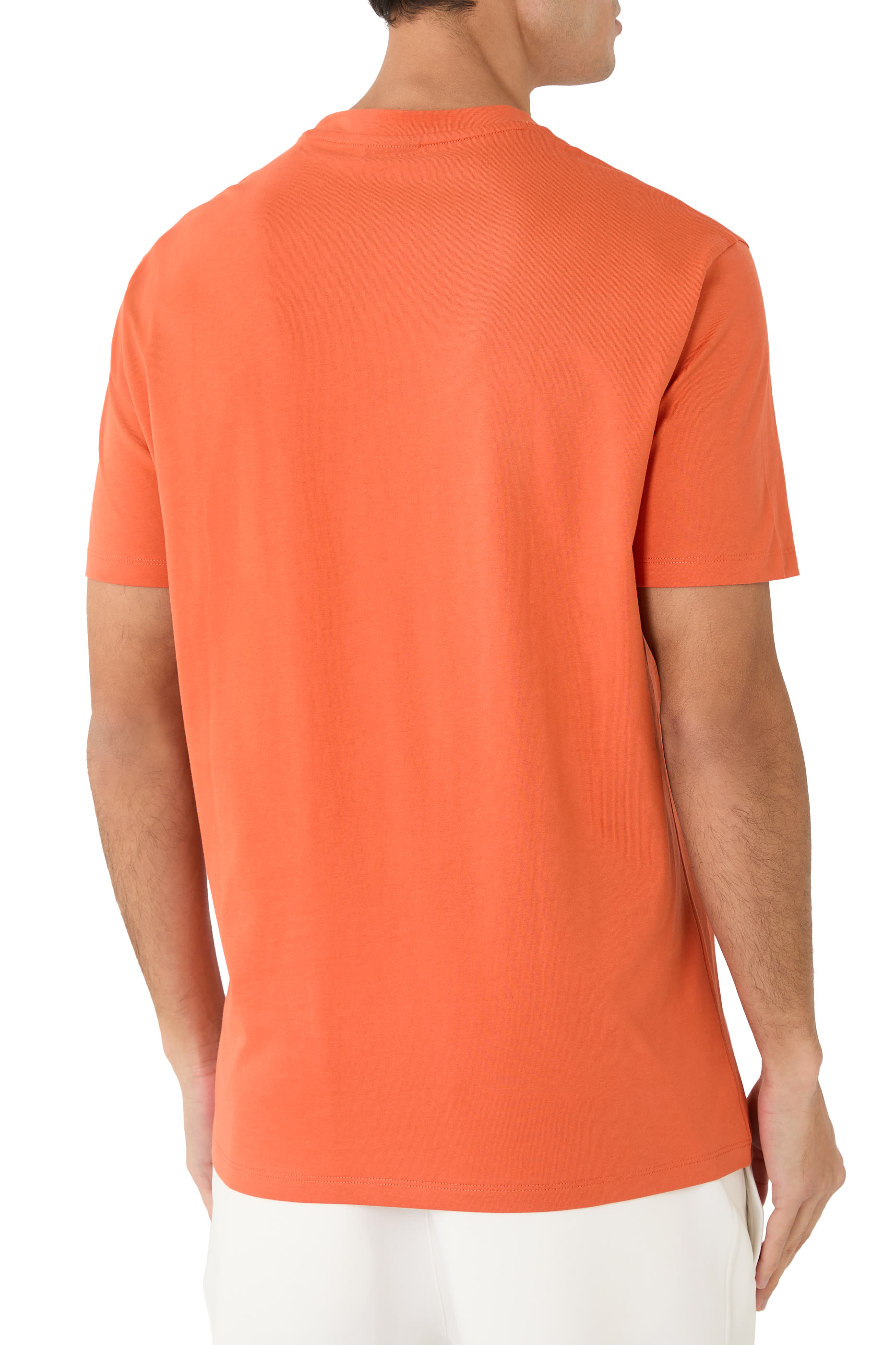 تيشيرت بقصة عادية وشعار الماركة