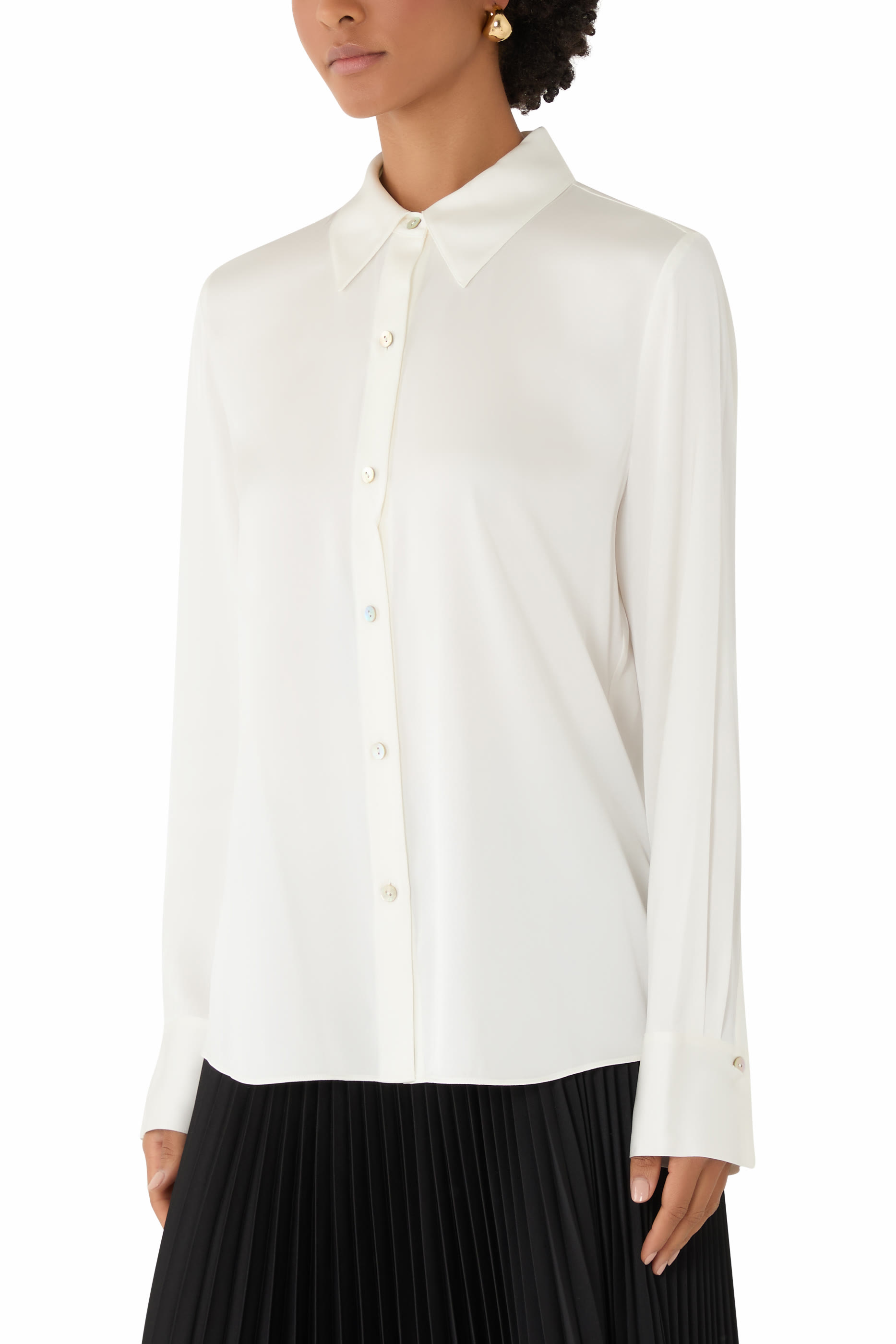 قميص كلاسيكي بقصة ضيقة