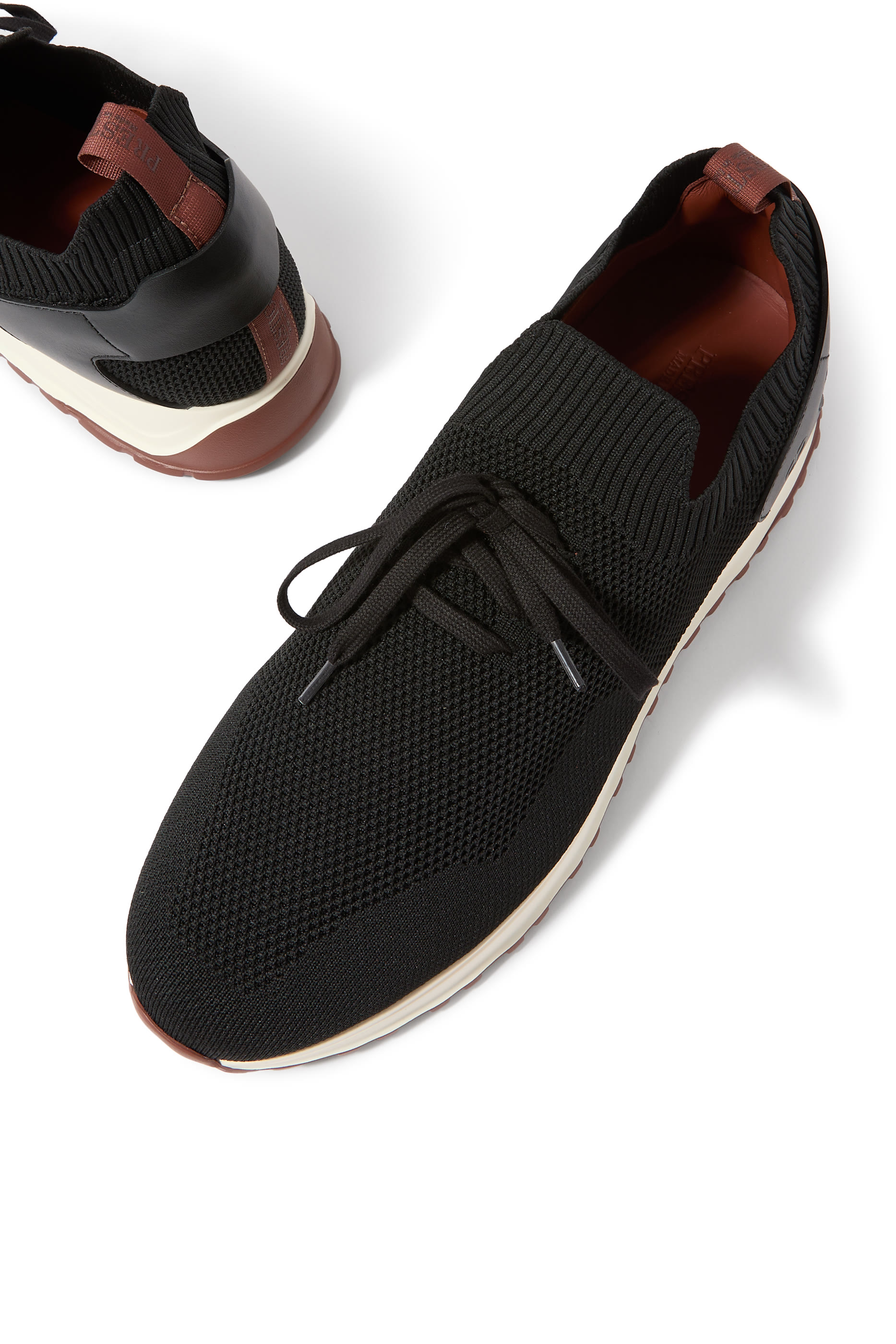 سنيكرز فيم والك بإصدار محدود