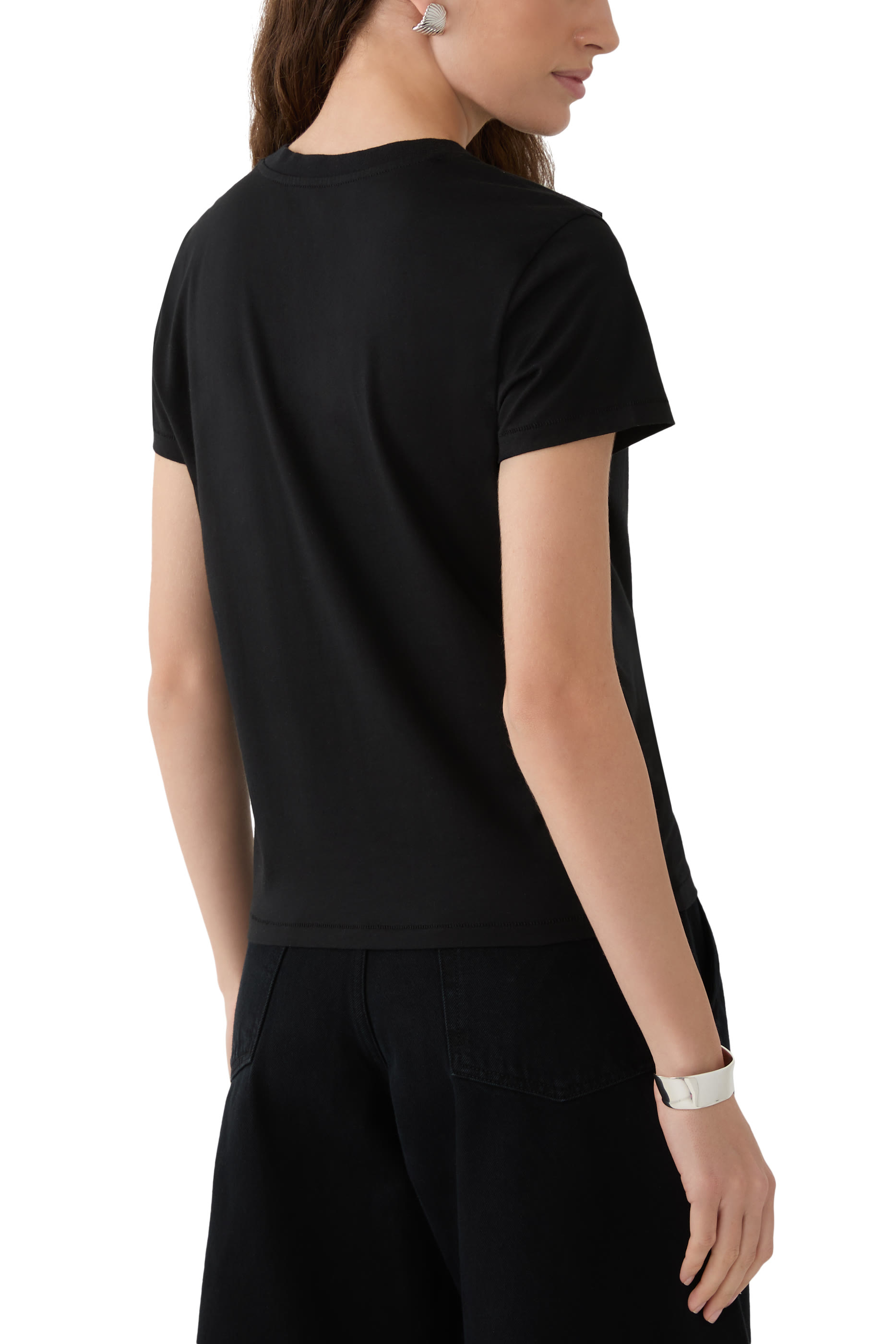 تيشيرت بقصة ضيقة 