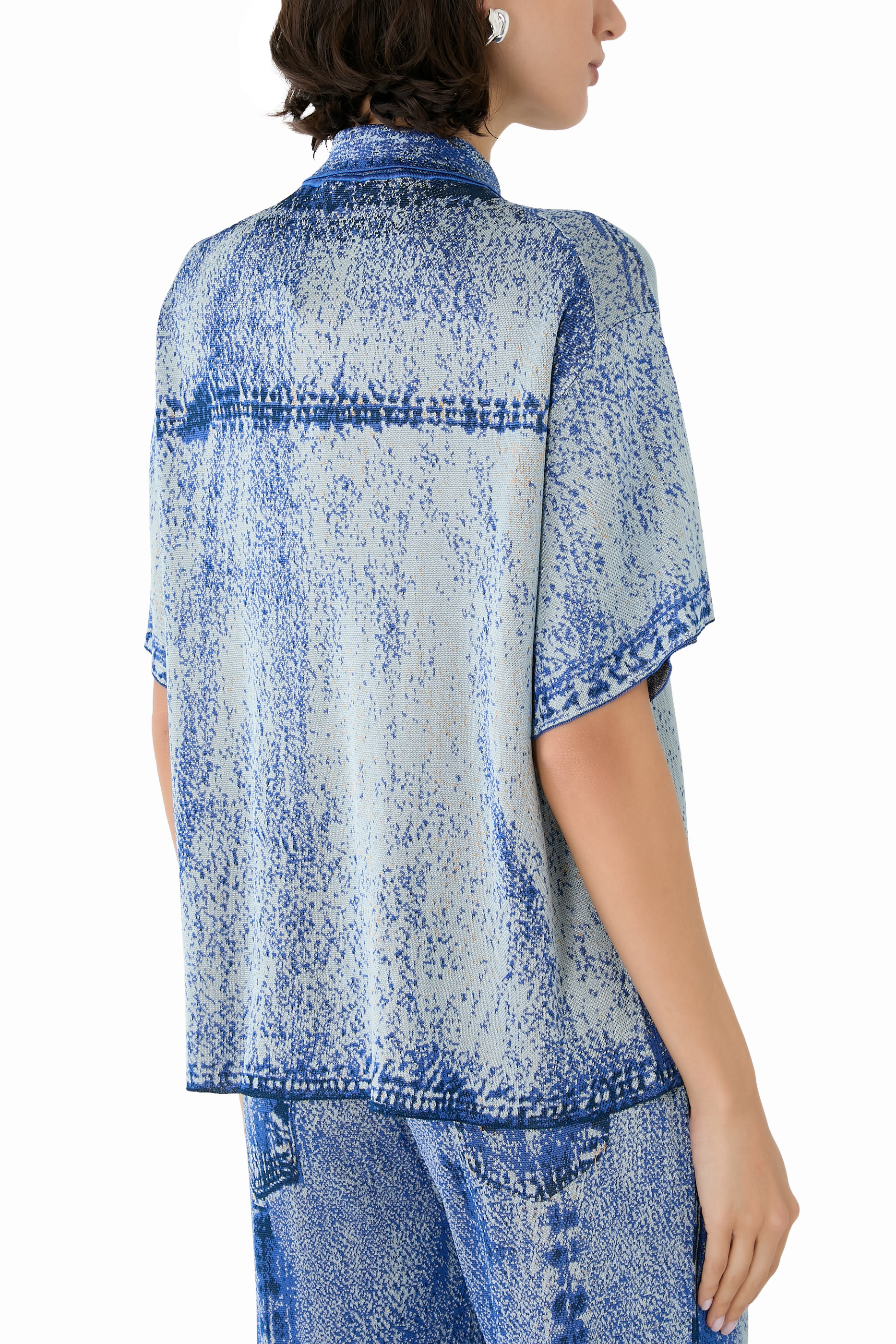 بلوزة أشر بولو بطبعة دنيم وقصة فضفاضة