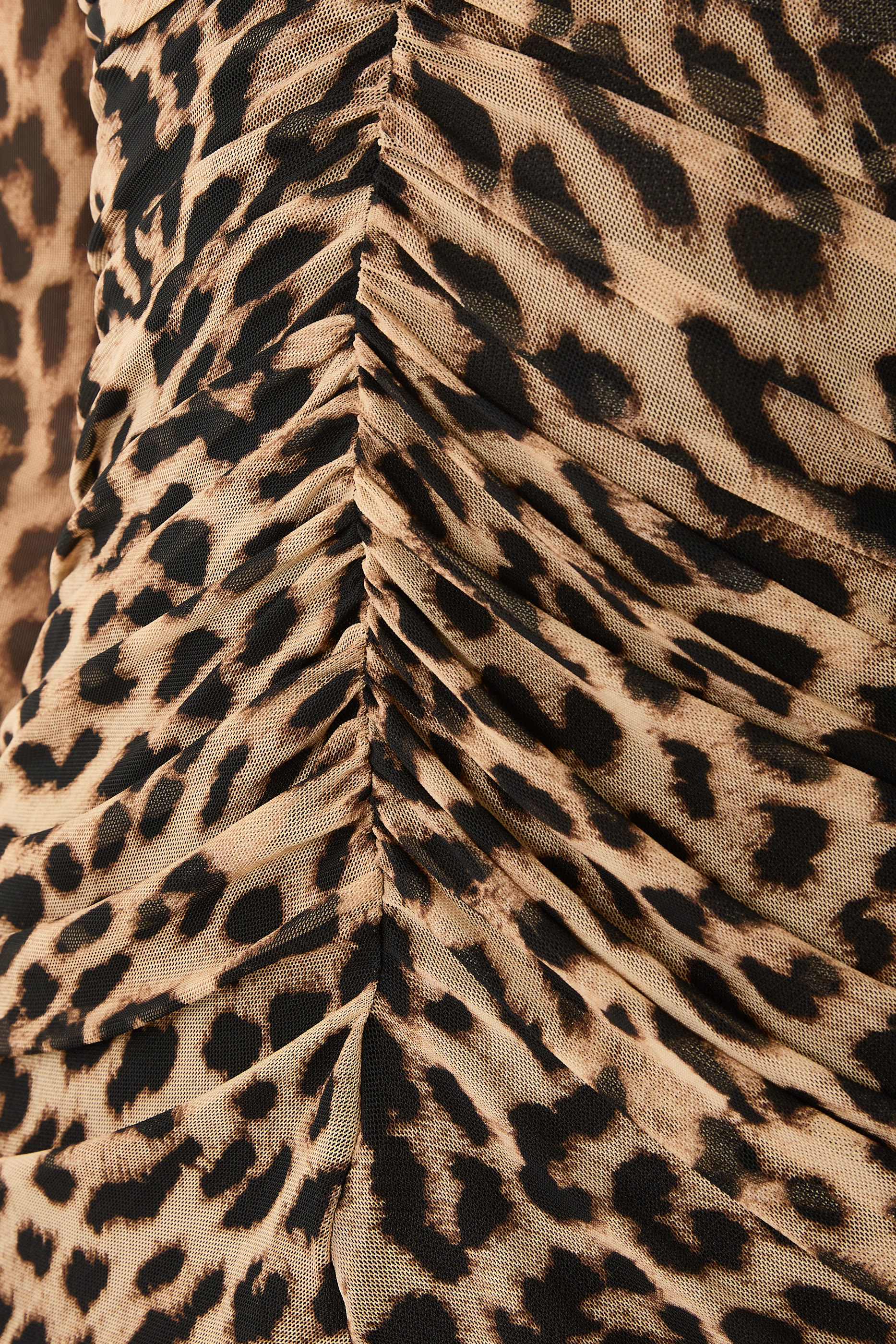 فستان طويل بكشكش قماش شبكي