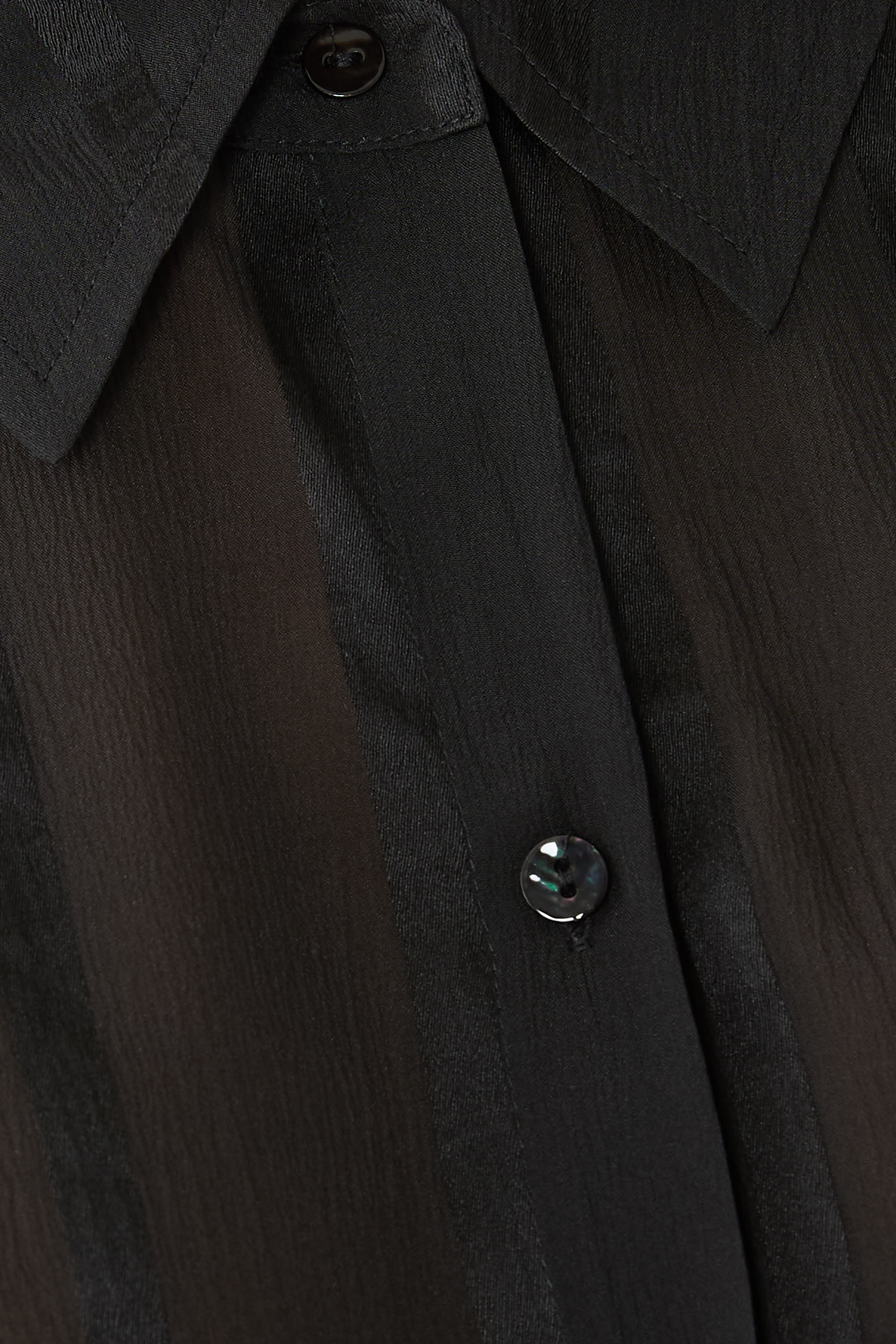 بلوزة أرجو بأزرار