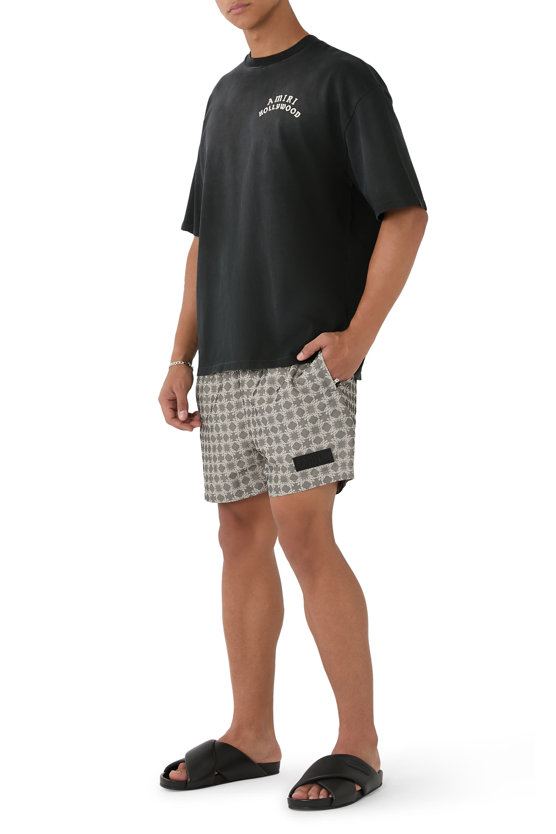 تيشيرت بقصة فضفاضة مزين بشعار الماركة وهوليوود