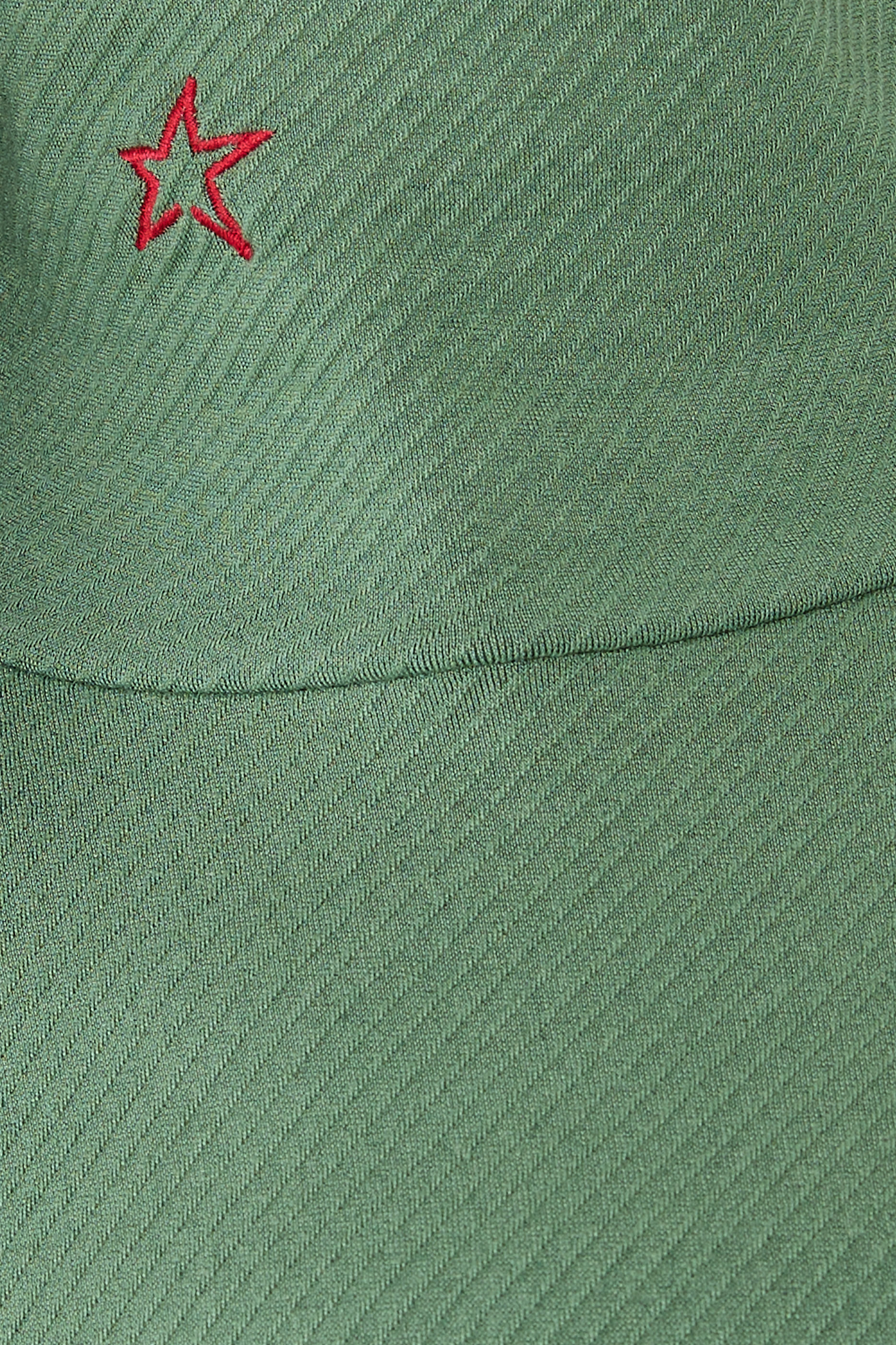 بلوزة حرارية بلا حياكة