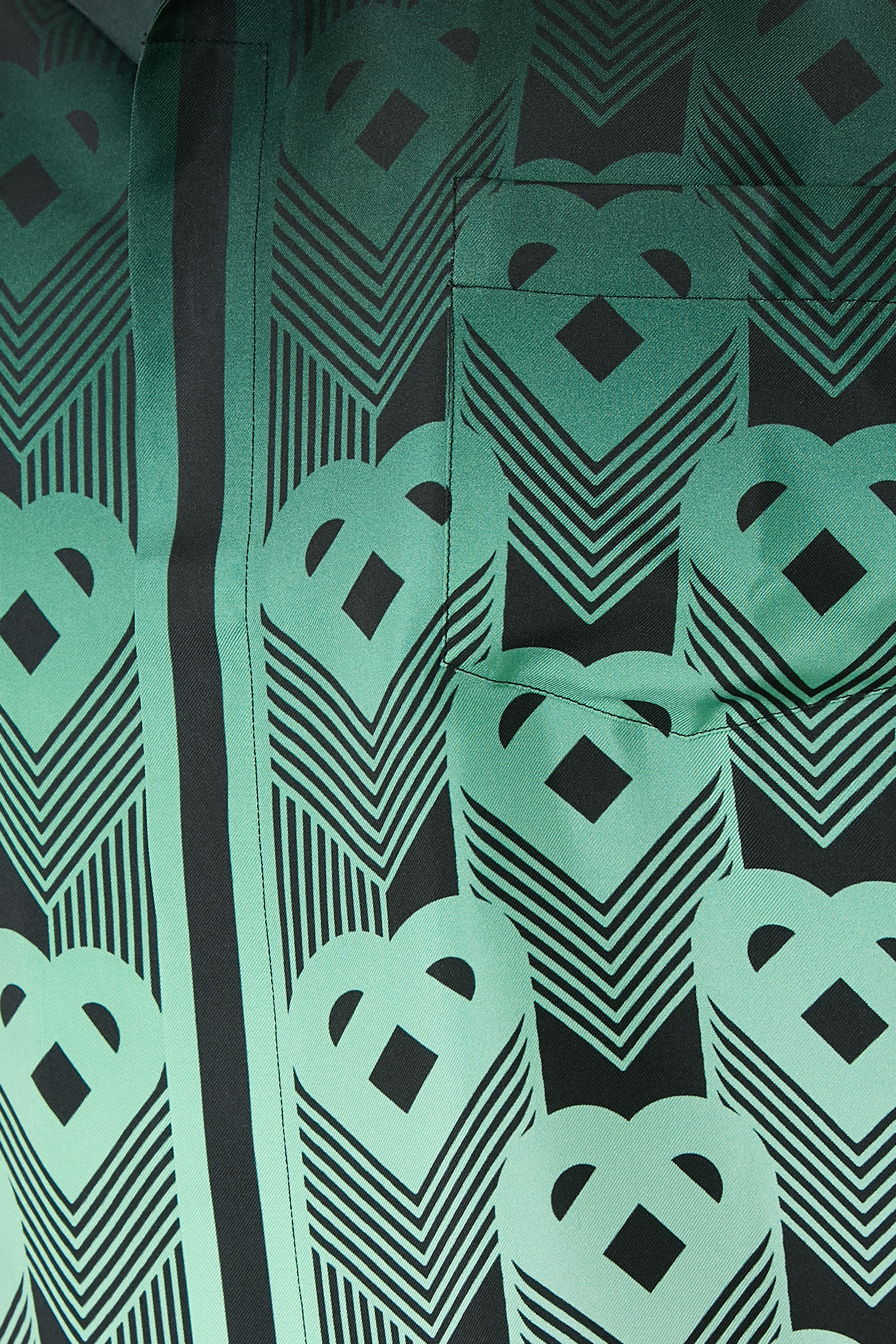 قميص بأكمام قصيرة ونقشة حرف شعار الماركة بلون متدرج حرير