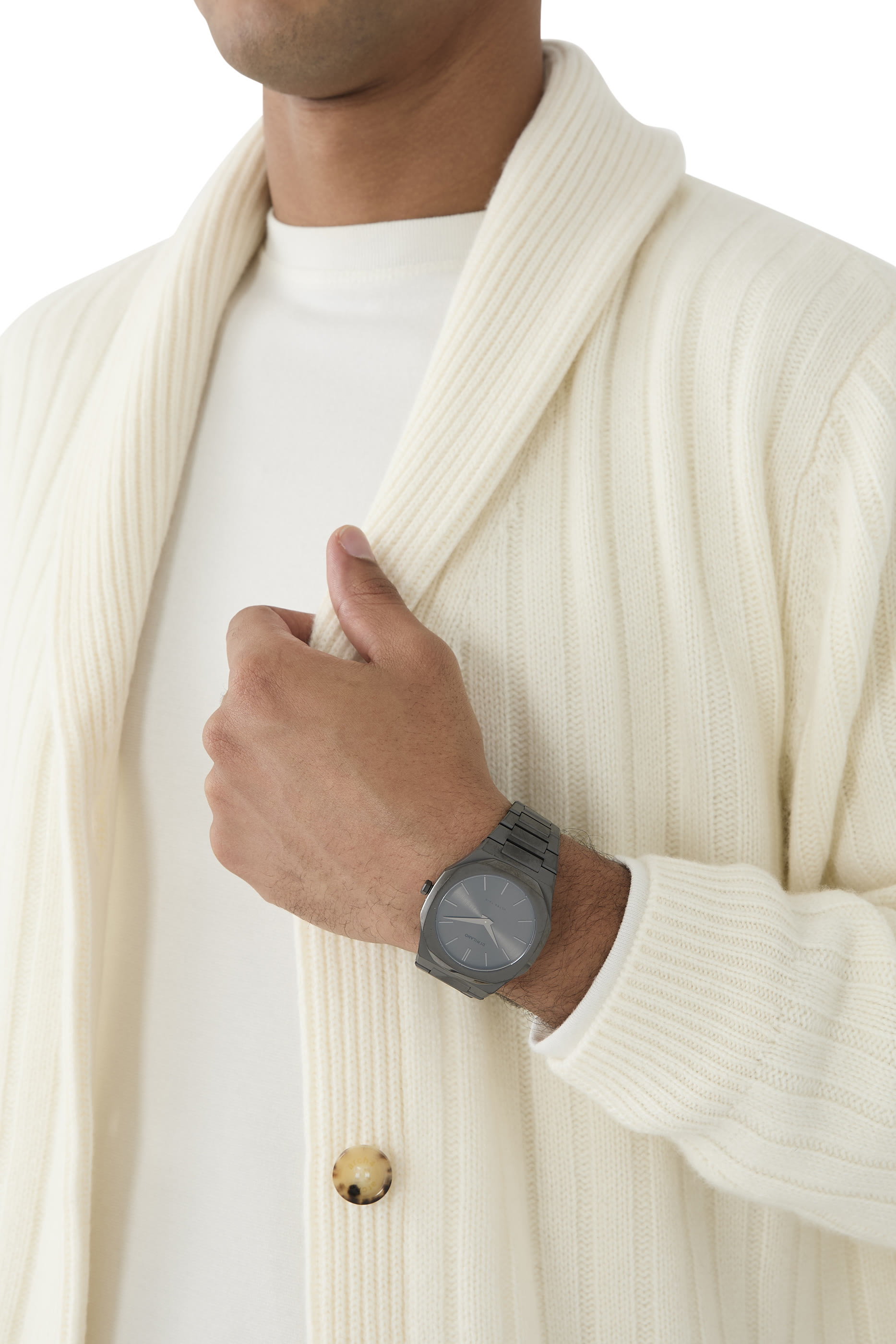 ساعة يو تي 40 بتصميم رفيع