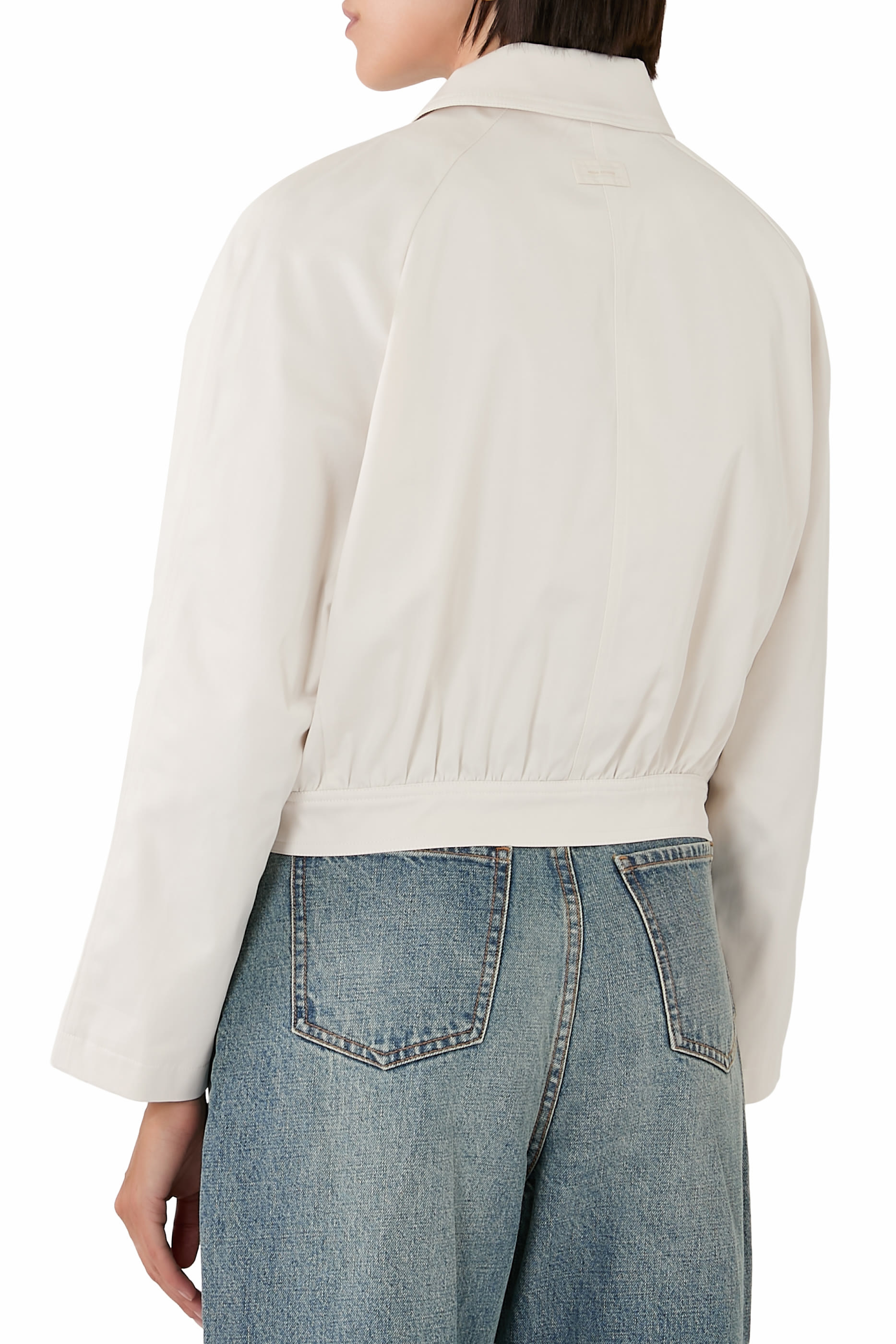 جاكيت بياقة وأزرار أمامية