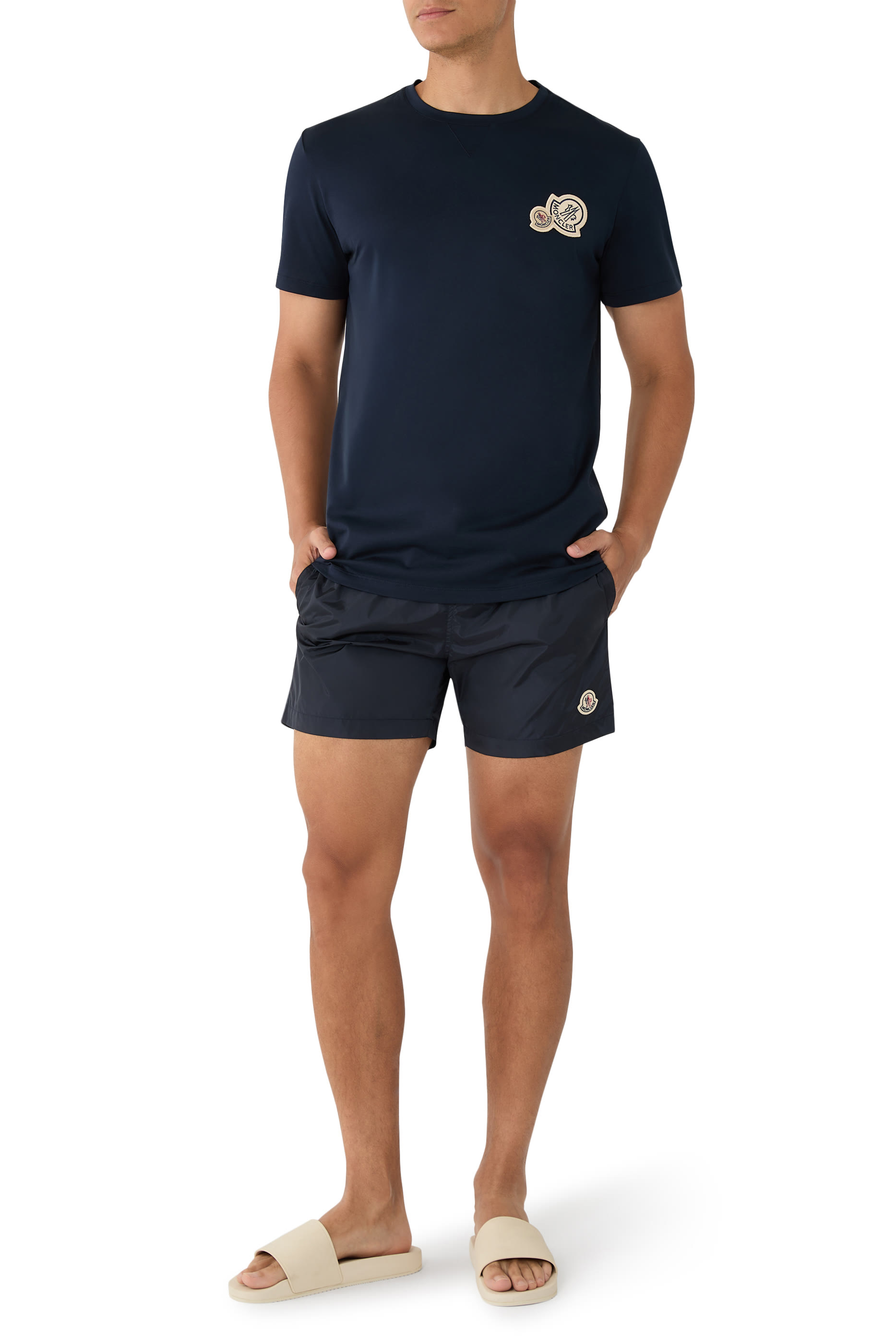 تيشيرت بأكمام قصيرة