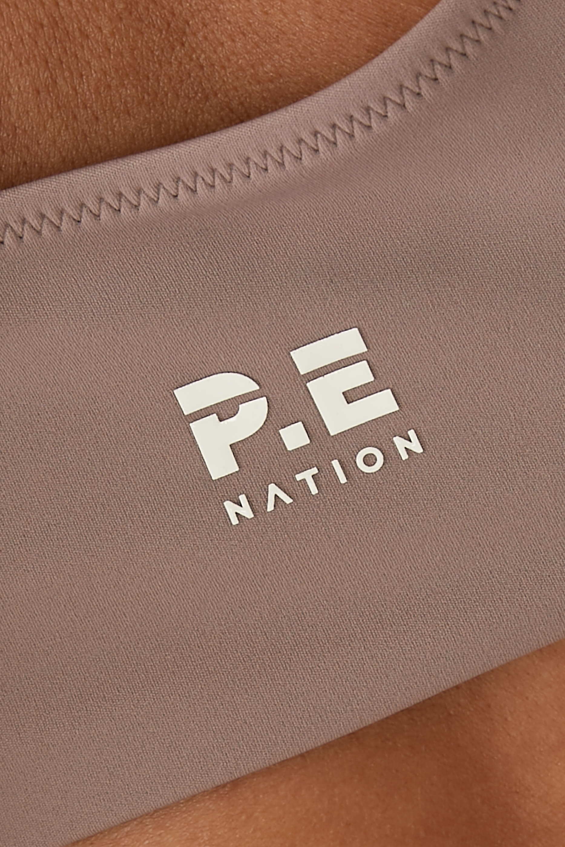 حمالة صدر رياضية ديستورشن