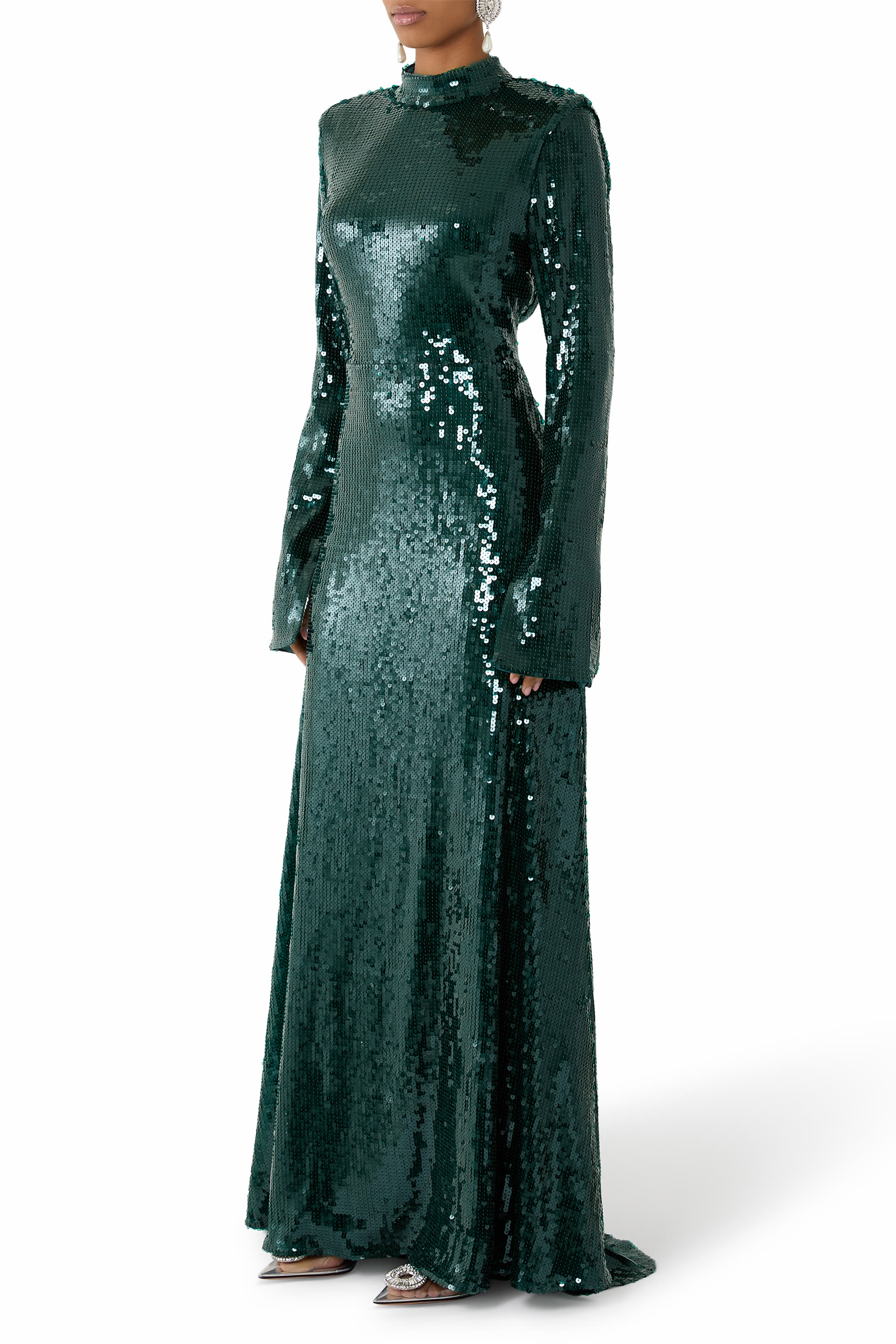 فستان طويل مطرز بترتر