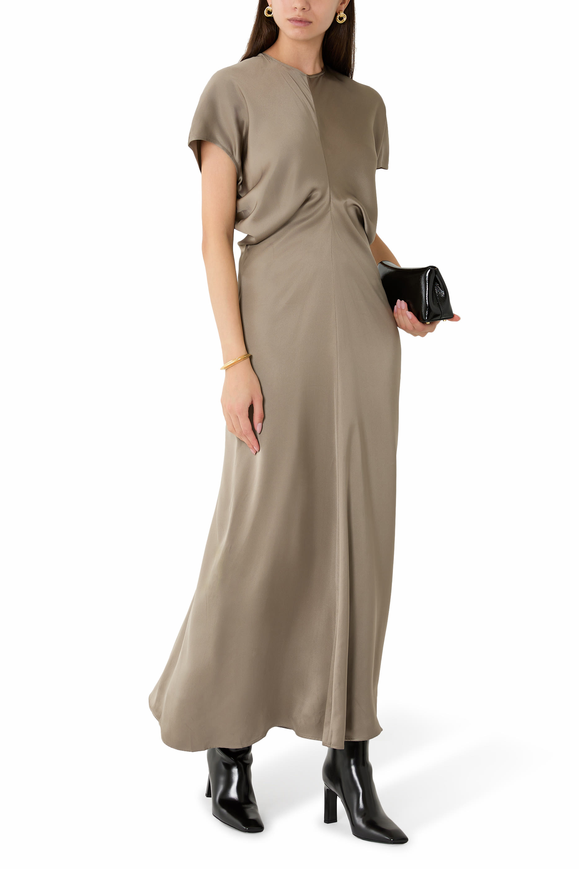 فستان بخصر واسع