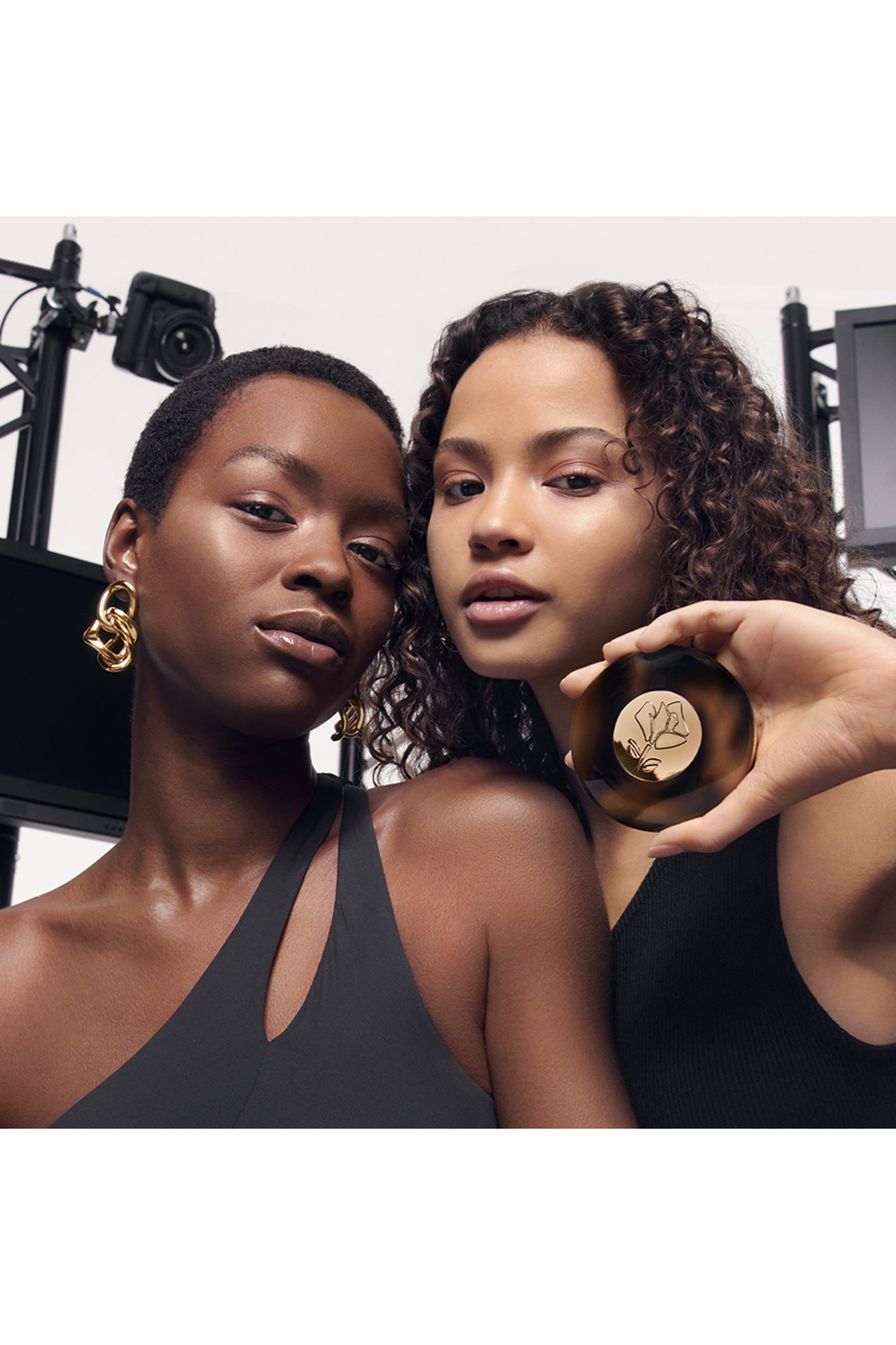 هايلايتر سي إي ترانسفورمينغ سكين تينت ايدول الترا وير