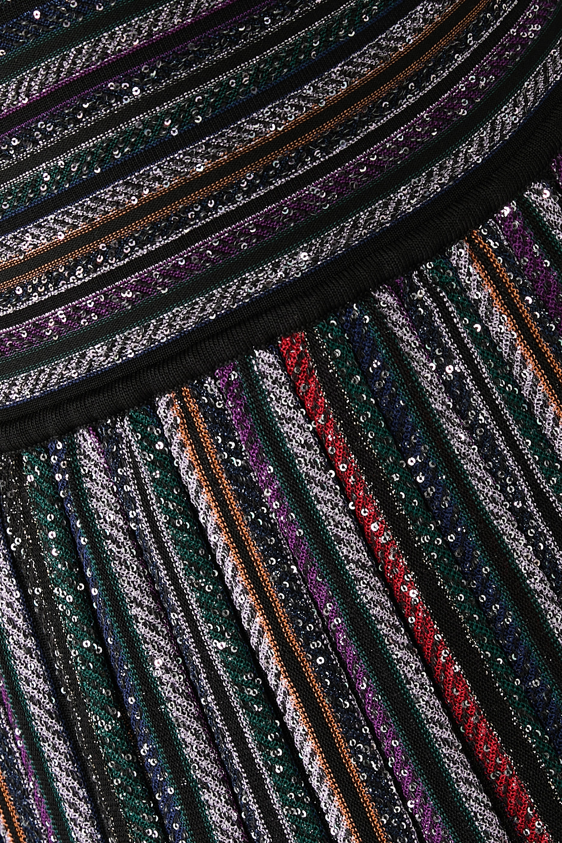 فستان طويل مخطط نسيج مطرز بالترتر