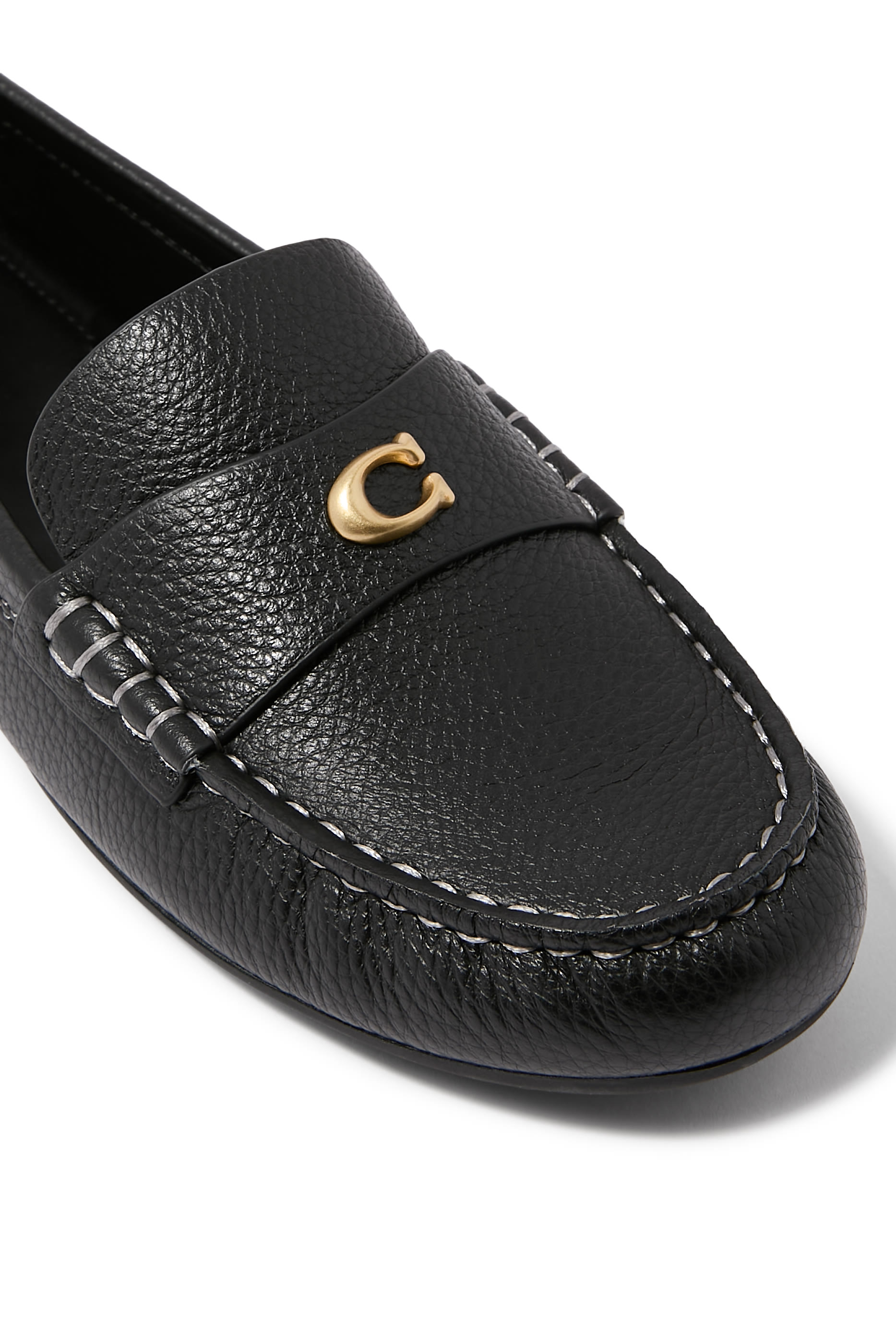 حذاء درايفر مزين بحلية شعار الماركة