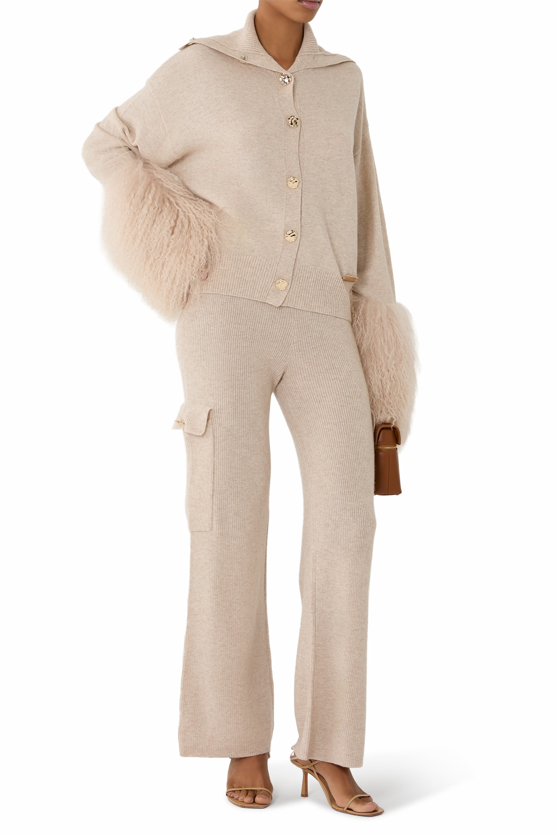 كارديغان بياقة عالية وأساور من جلد غنم