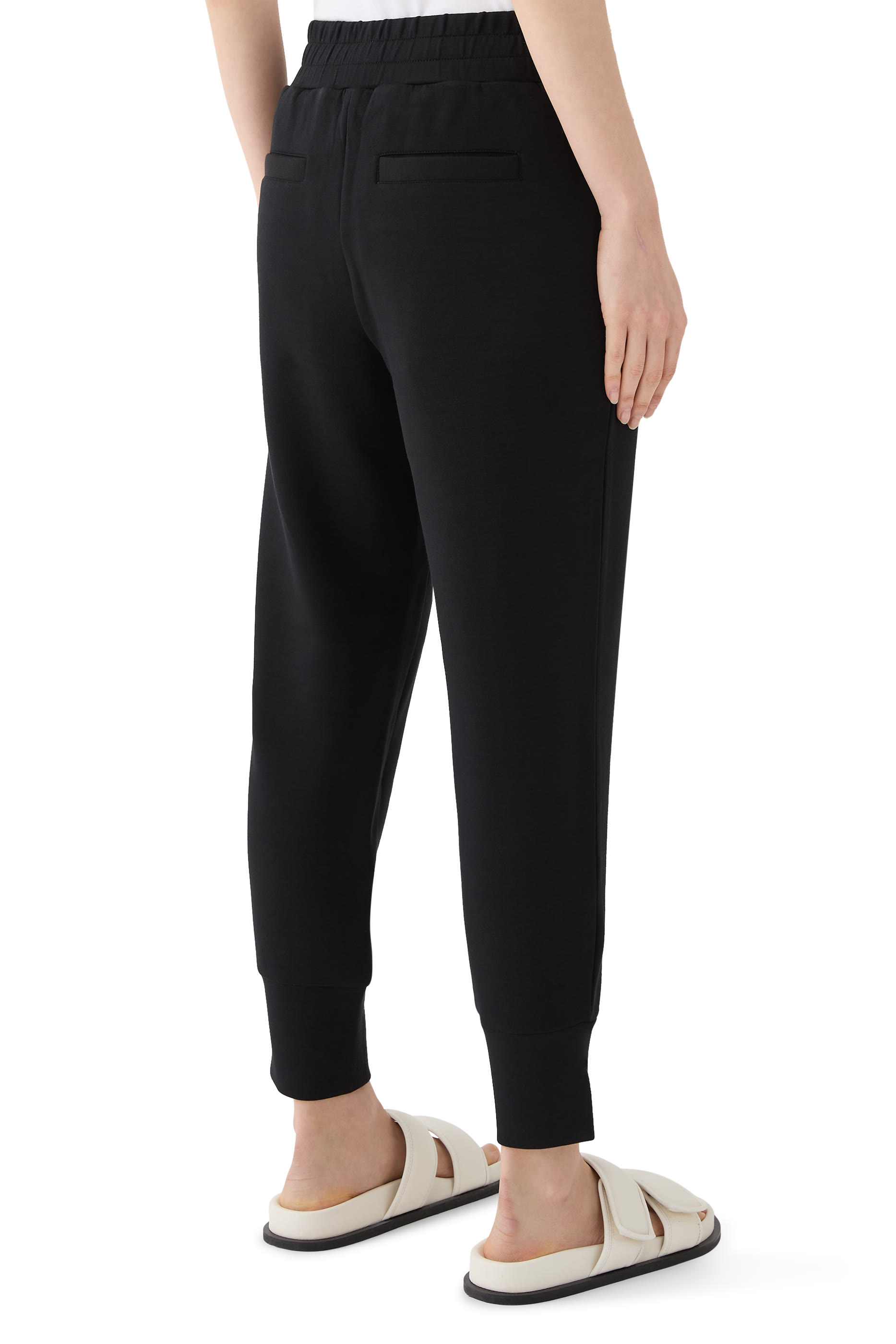 بنطال بأساور كاحل ضيقة