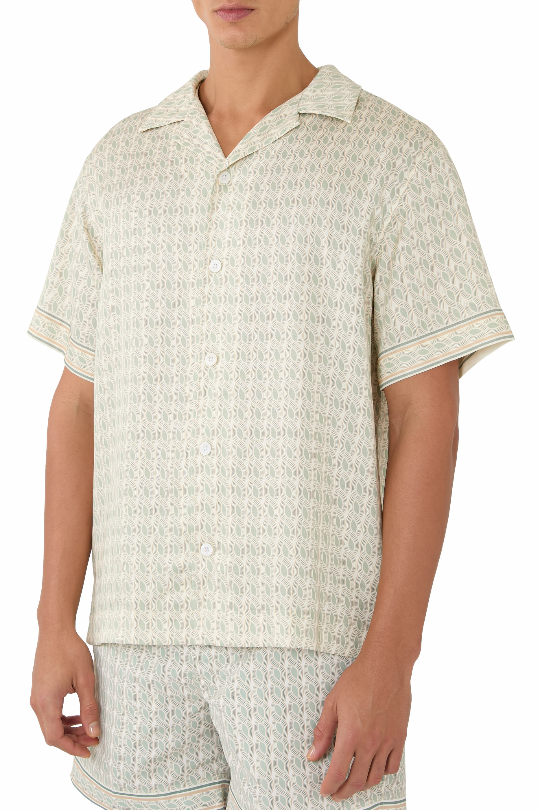 قميص بأكمام طويلة ونقشة فلب