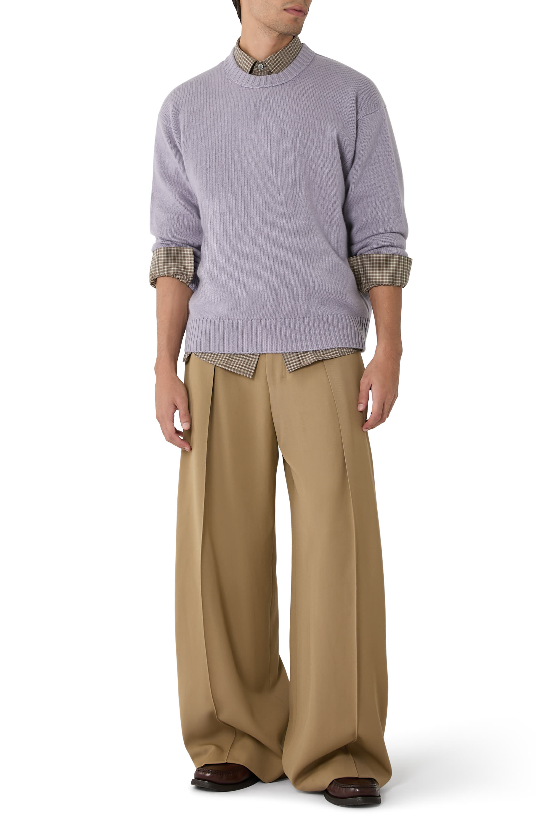 بنطال بقصة واسعة وثنيتين