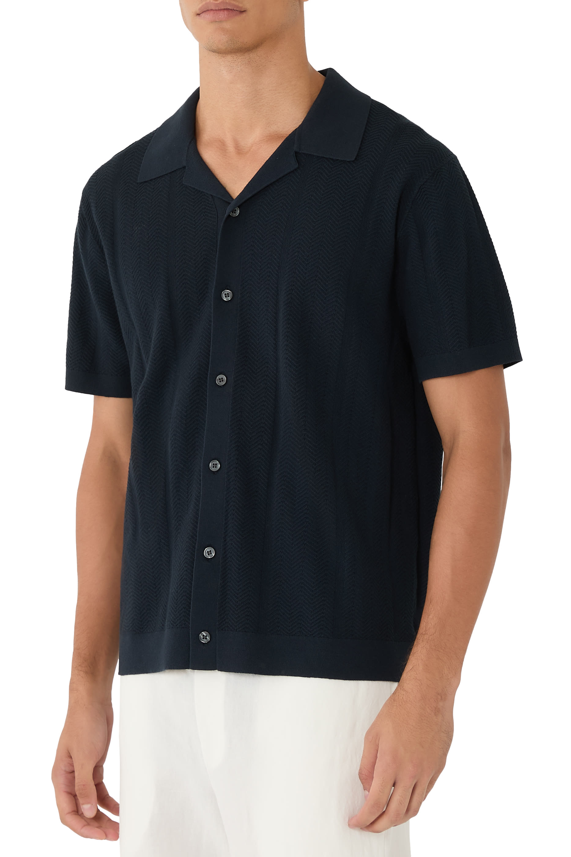 قميص بياقة مطوية