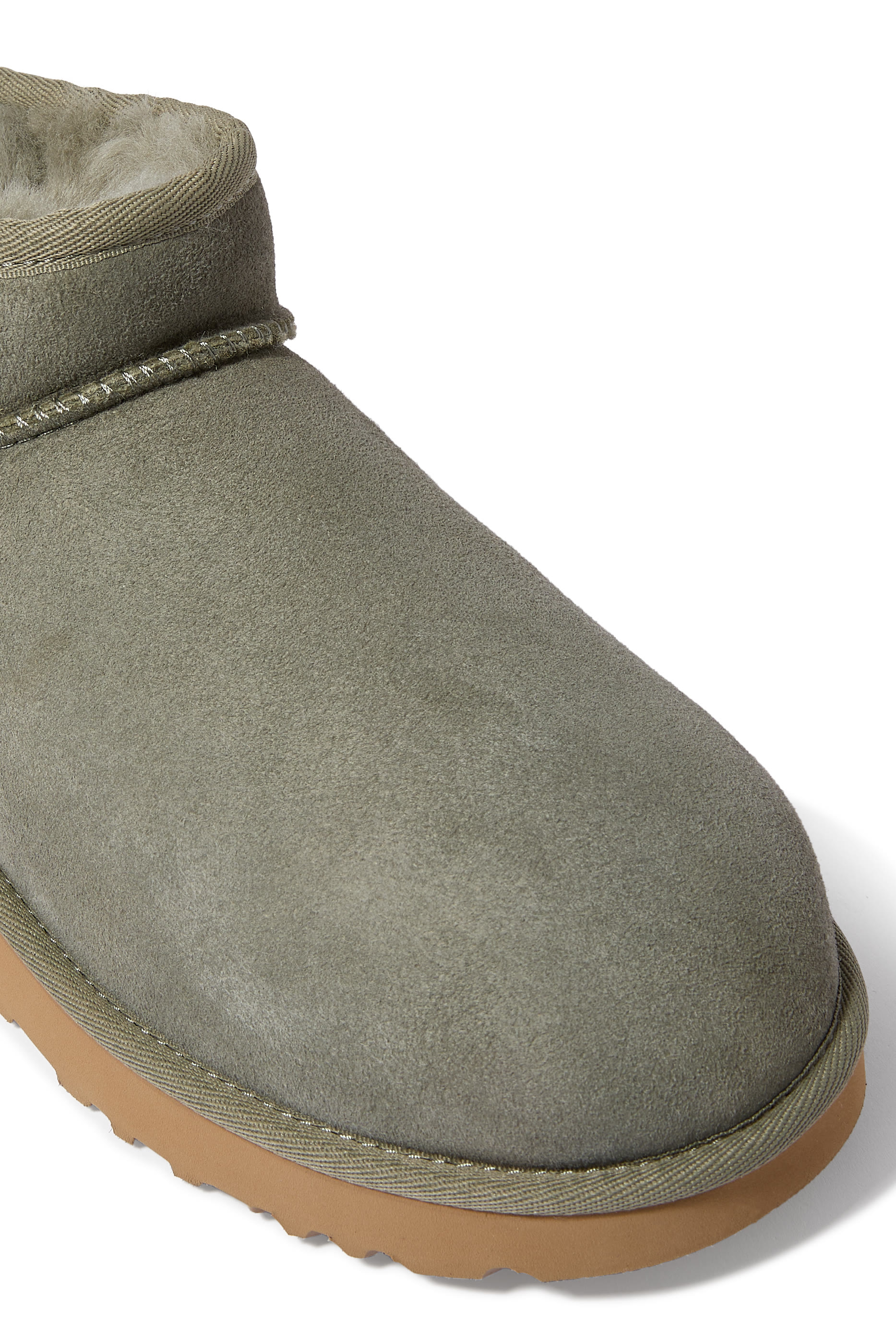 بوت كلاسيك قصير للغاية