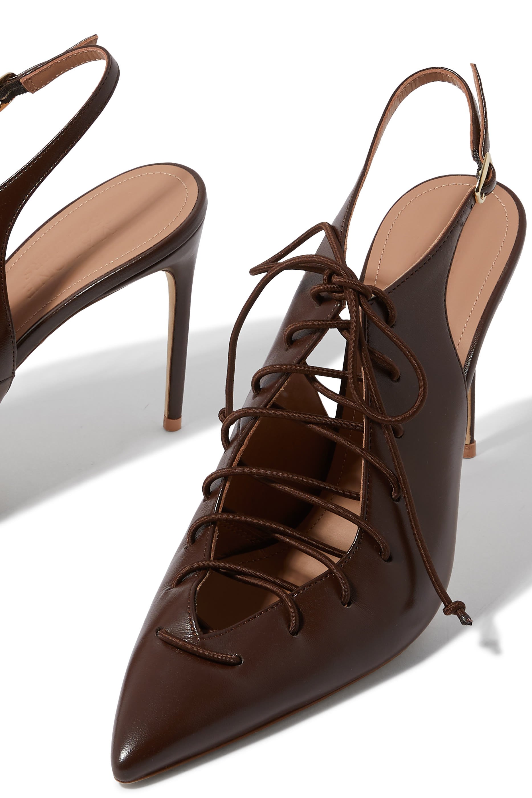 حذاء كلاسيكي 90 بمقدمة مدببة ورباط