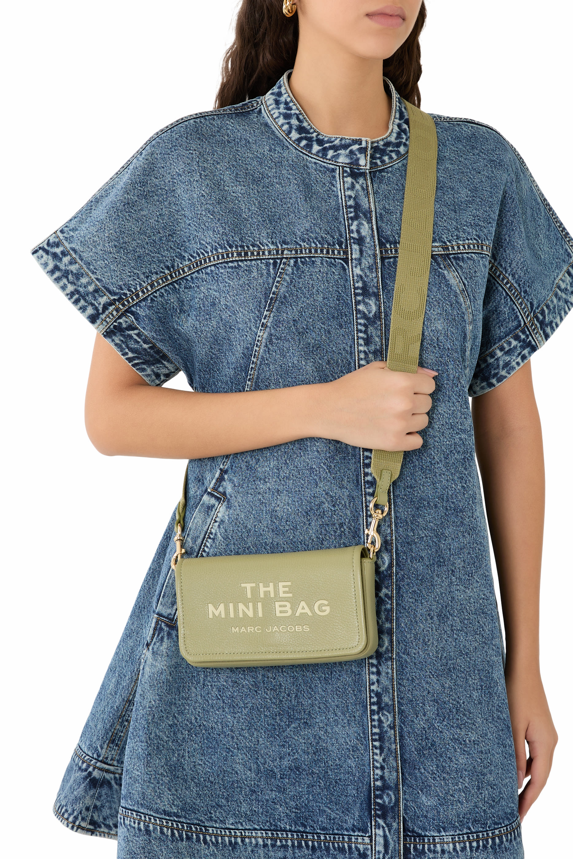 حقيبة صغيرة جلد