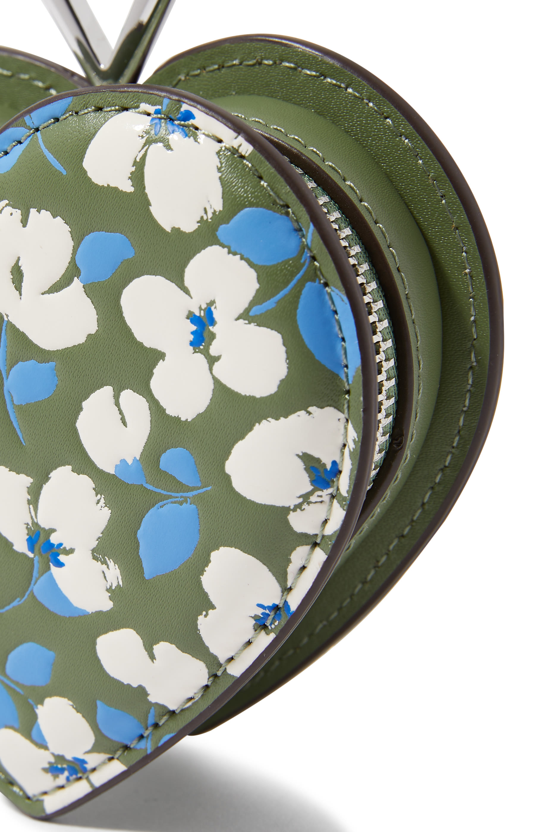 محفظة ليف بتصميم قلب