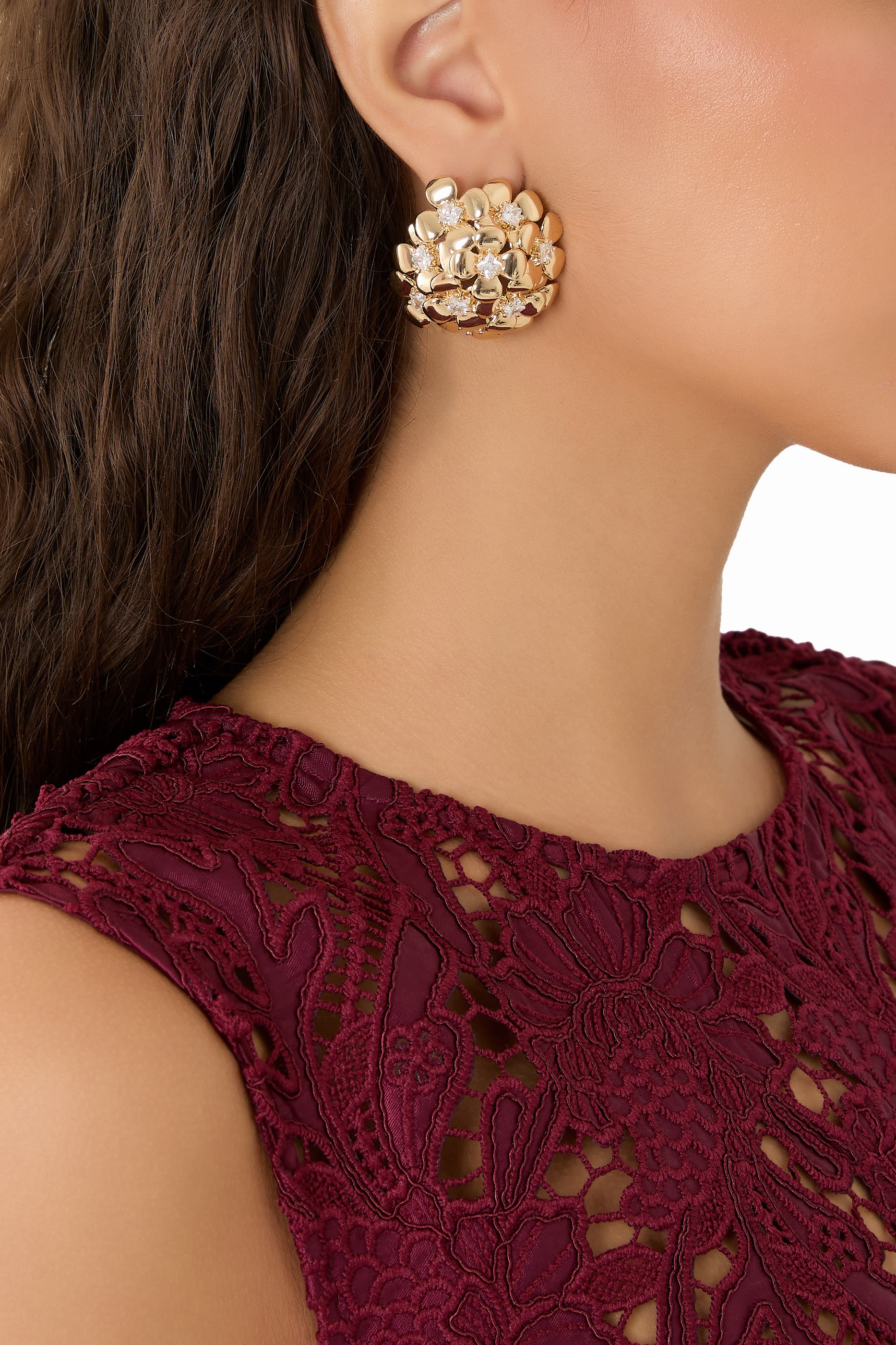 أقراط بتفاصيل بتصميم زهور