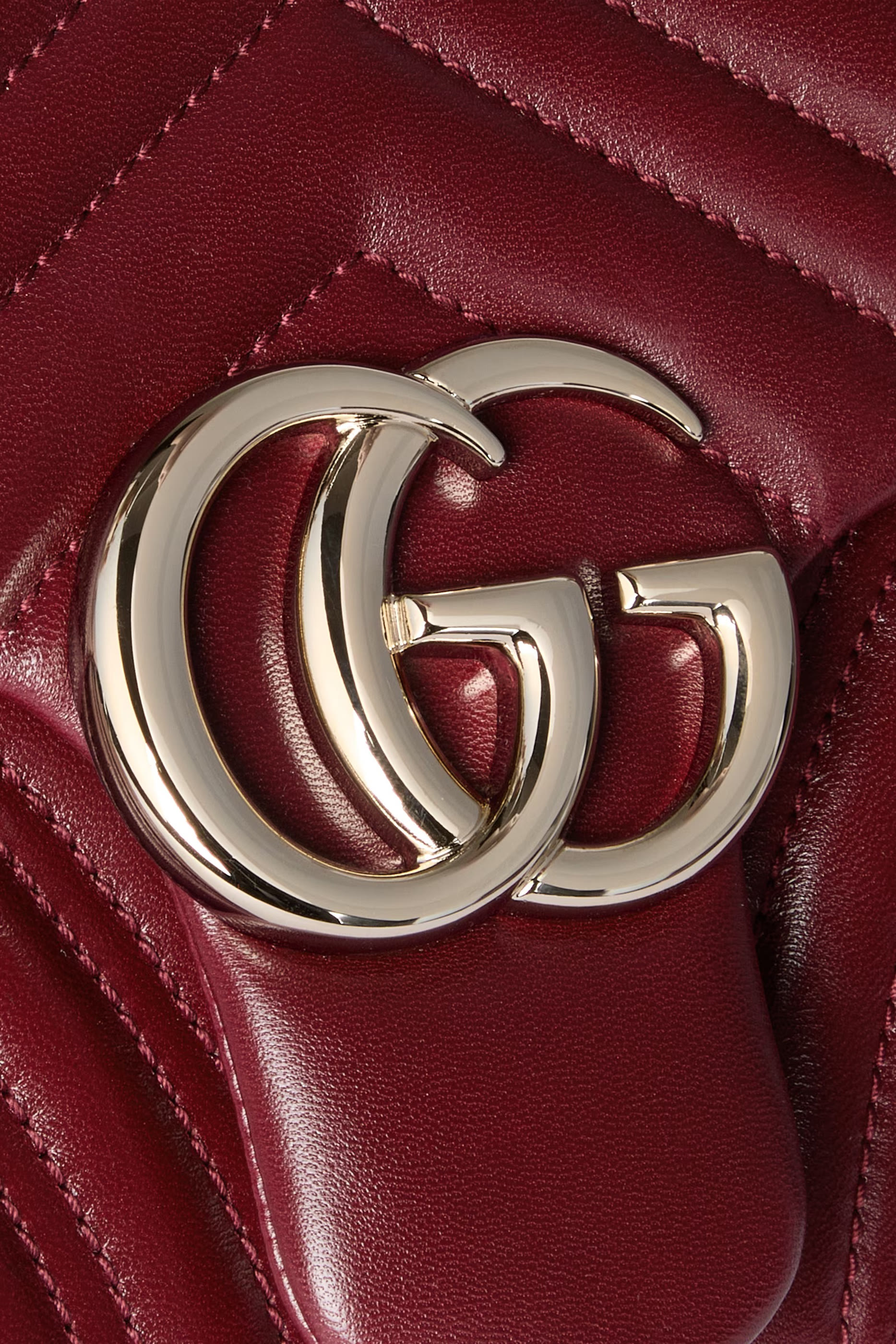 حقيبة كتف مارمونت متوسطة بحرفي شعار الماركة