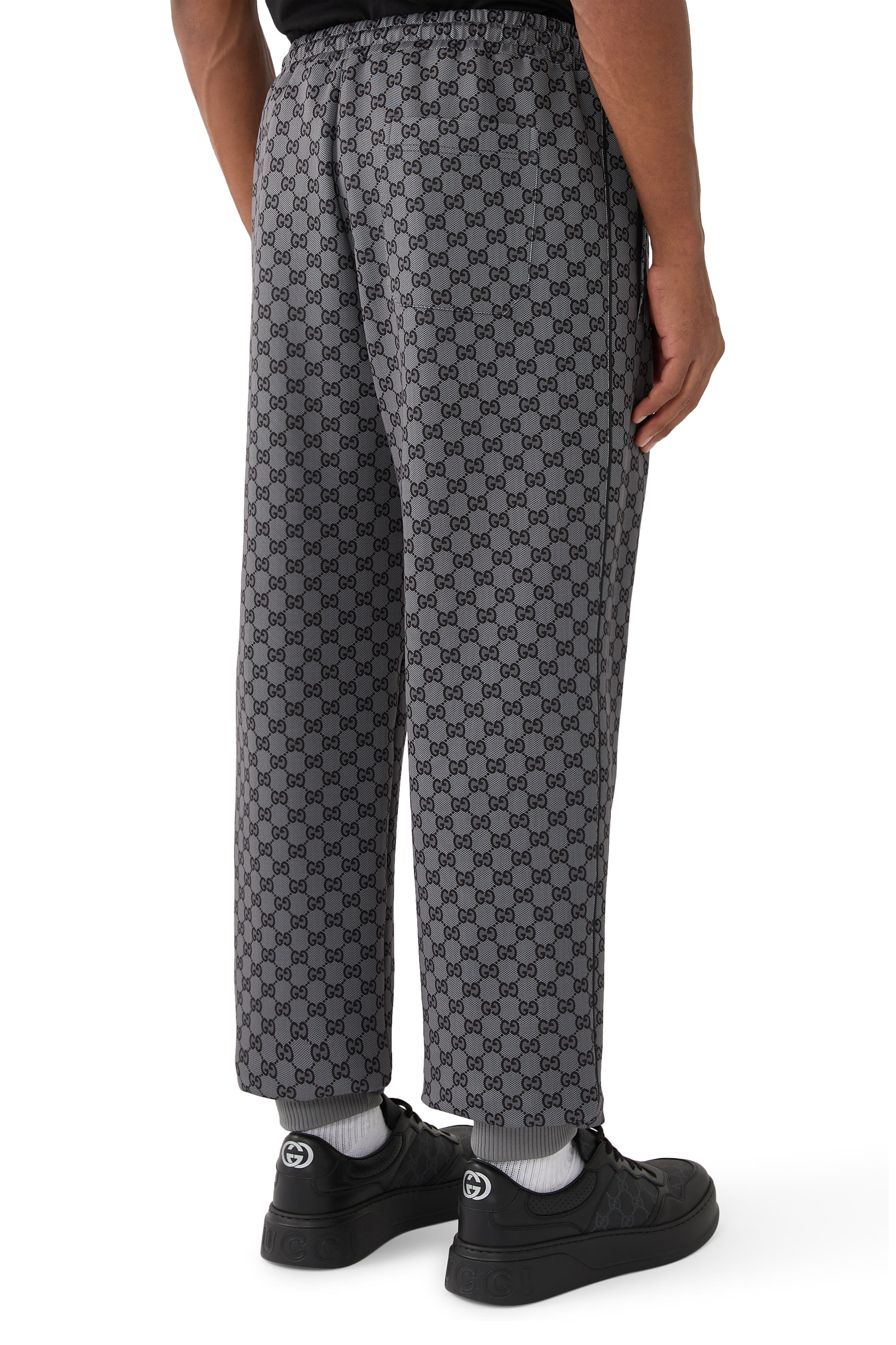 بنطال رياضي نيوبرين بشعار الماركة 