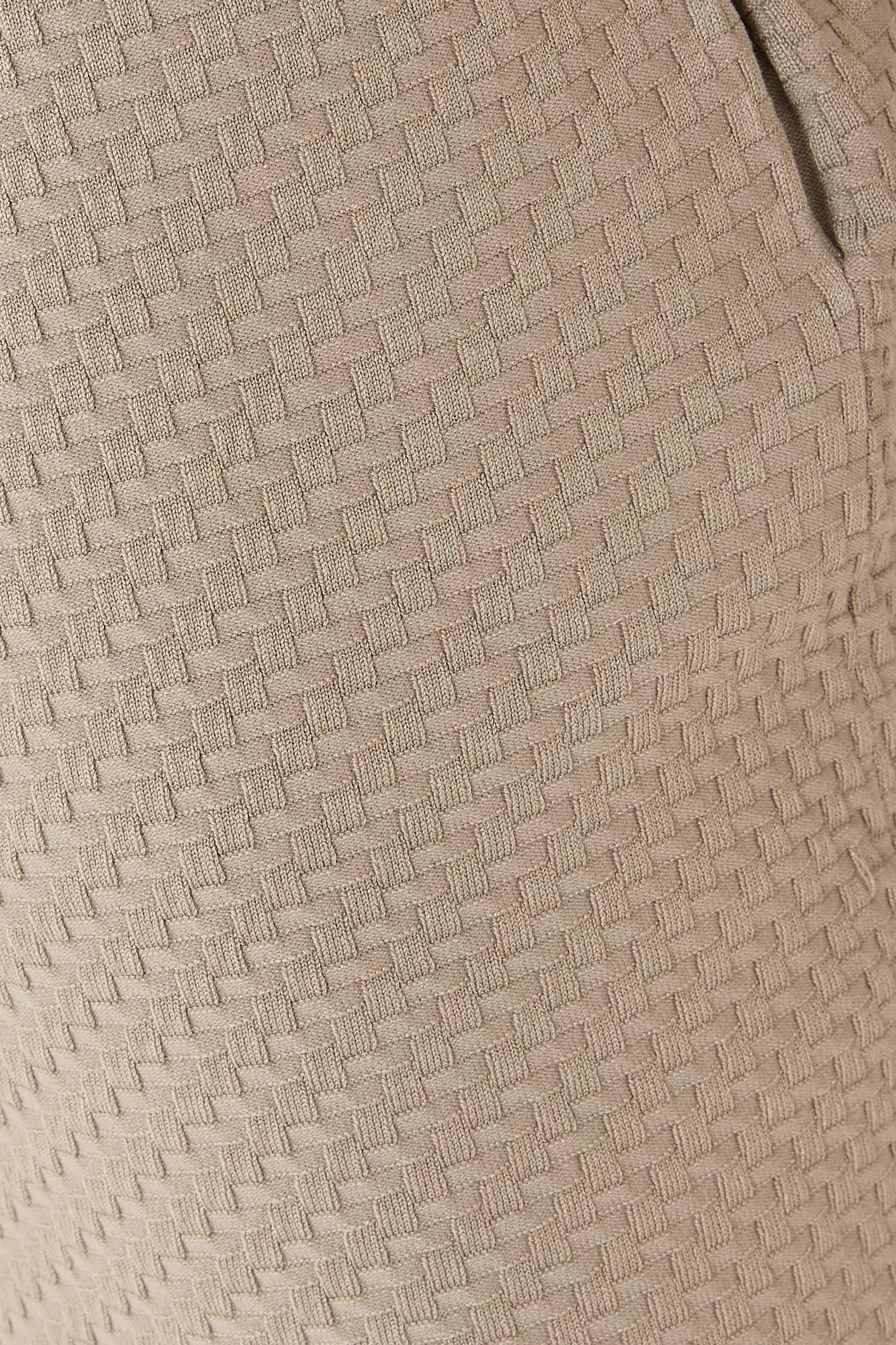 شورت منسوج بخصر مطاطي 