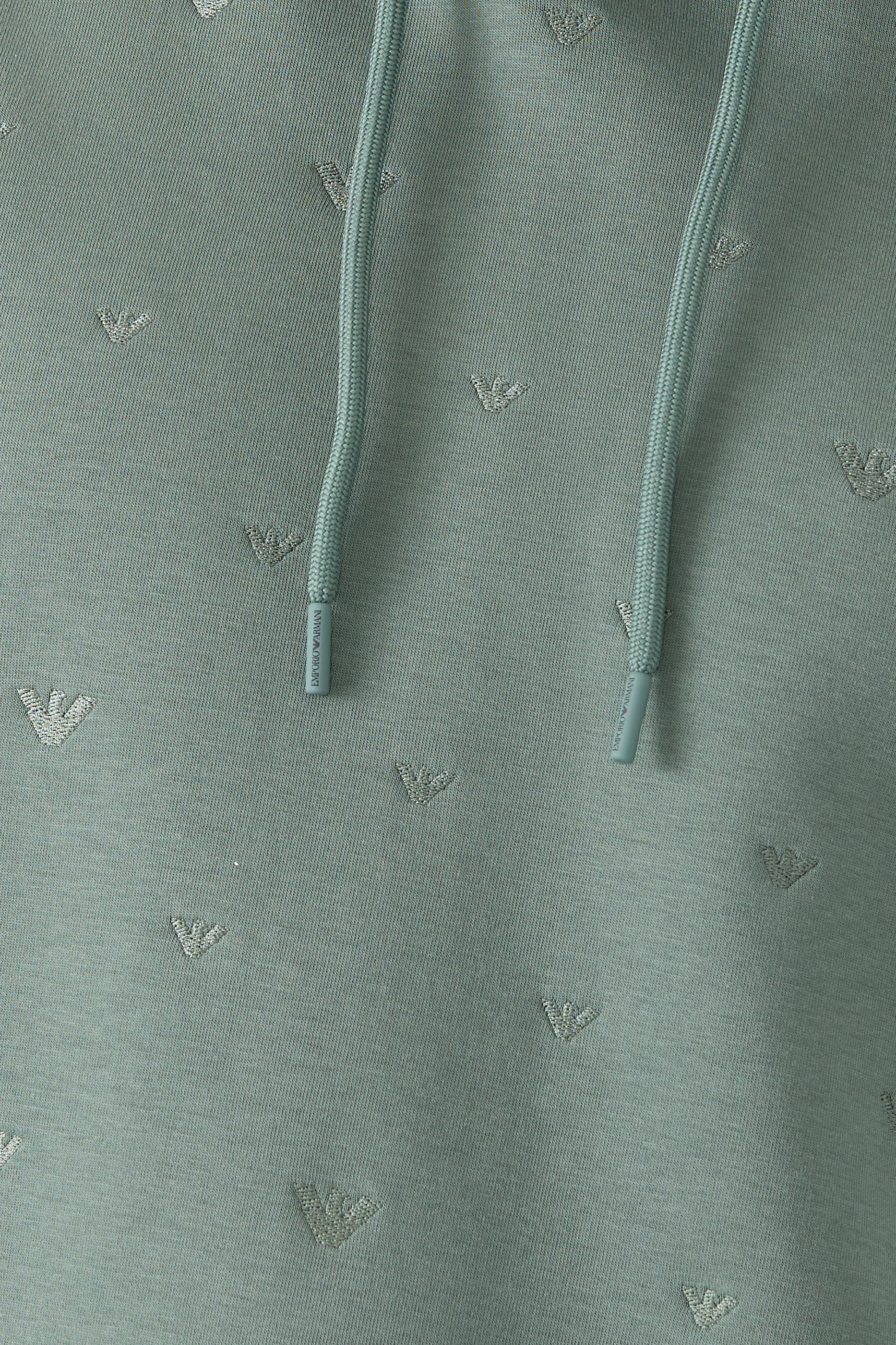 سويت شيرت بغطاء رأس ونقشة شعار الماركة