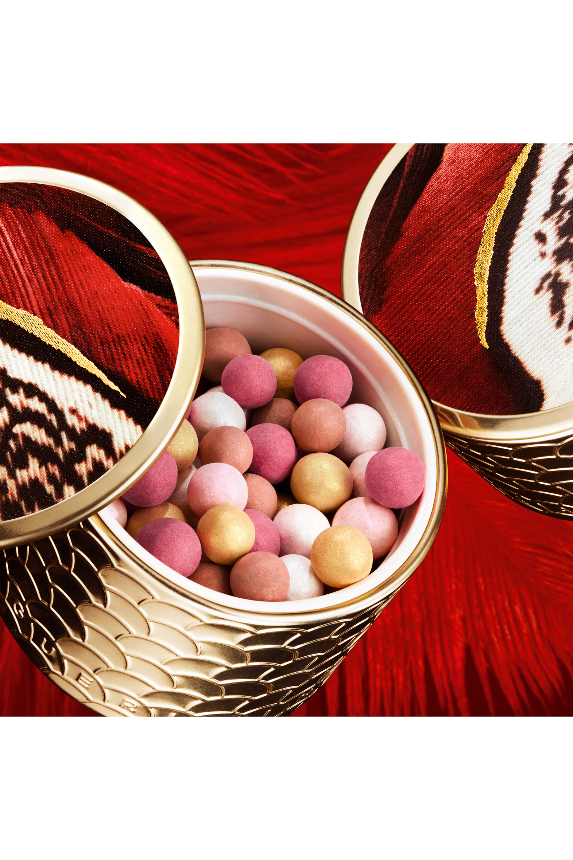 بودرة إشراق البشرة ميتوريتس بتصميم حبيبات بنقشة ريش العنقاء