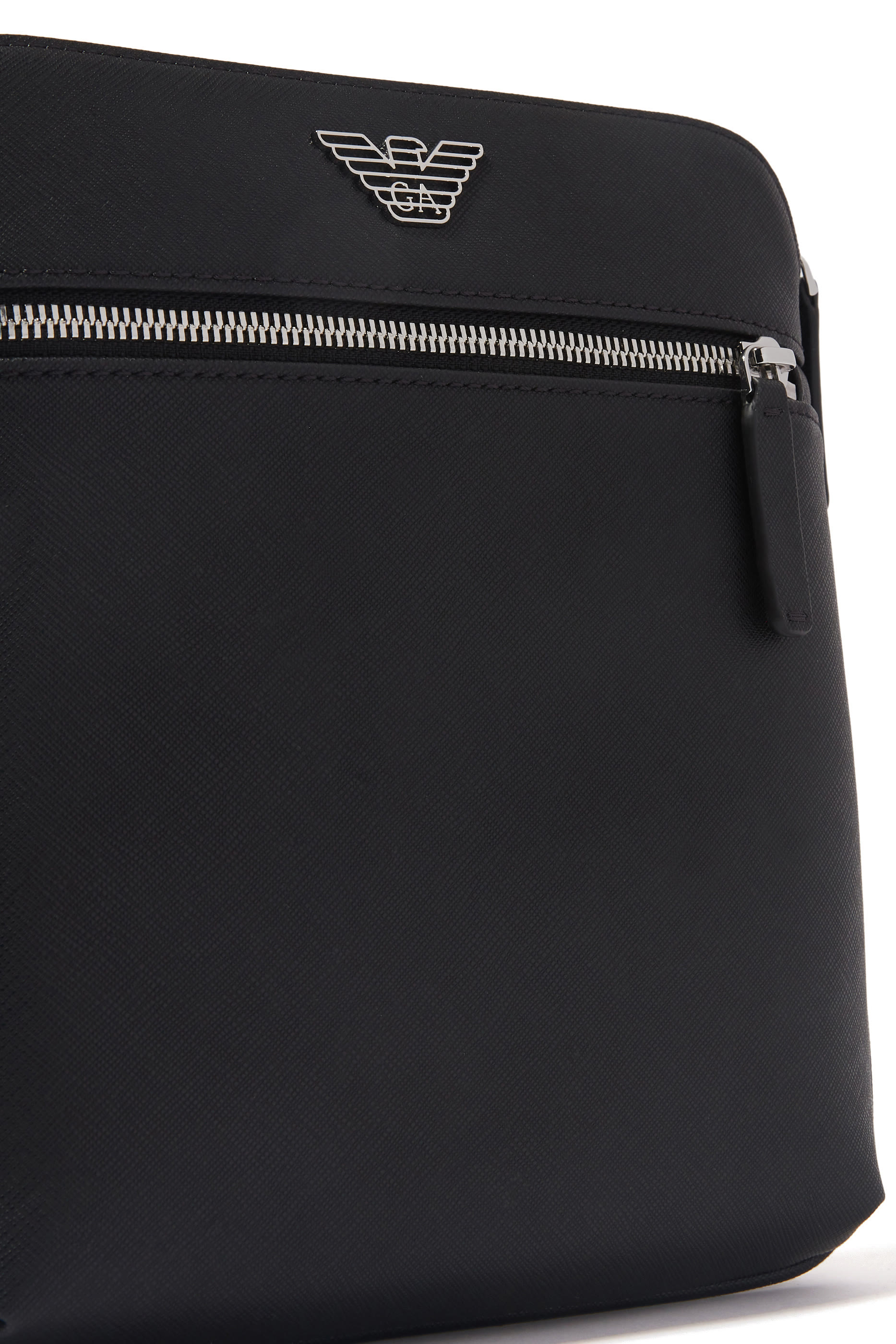 حقيبة كتف مسطحة اي في سي بحلية بشعار النسر جلد سافيانو