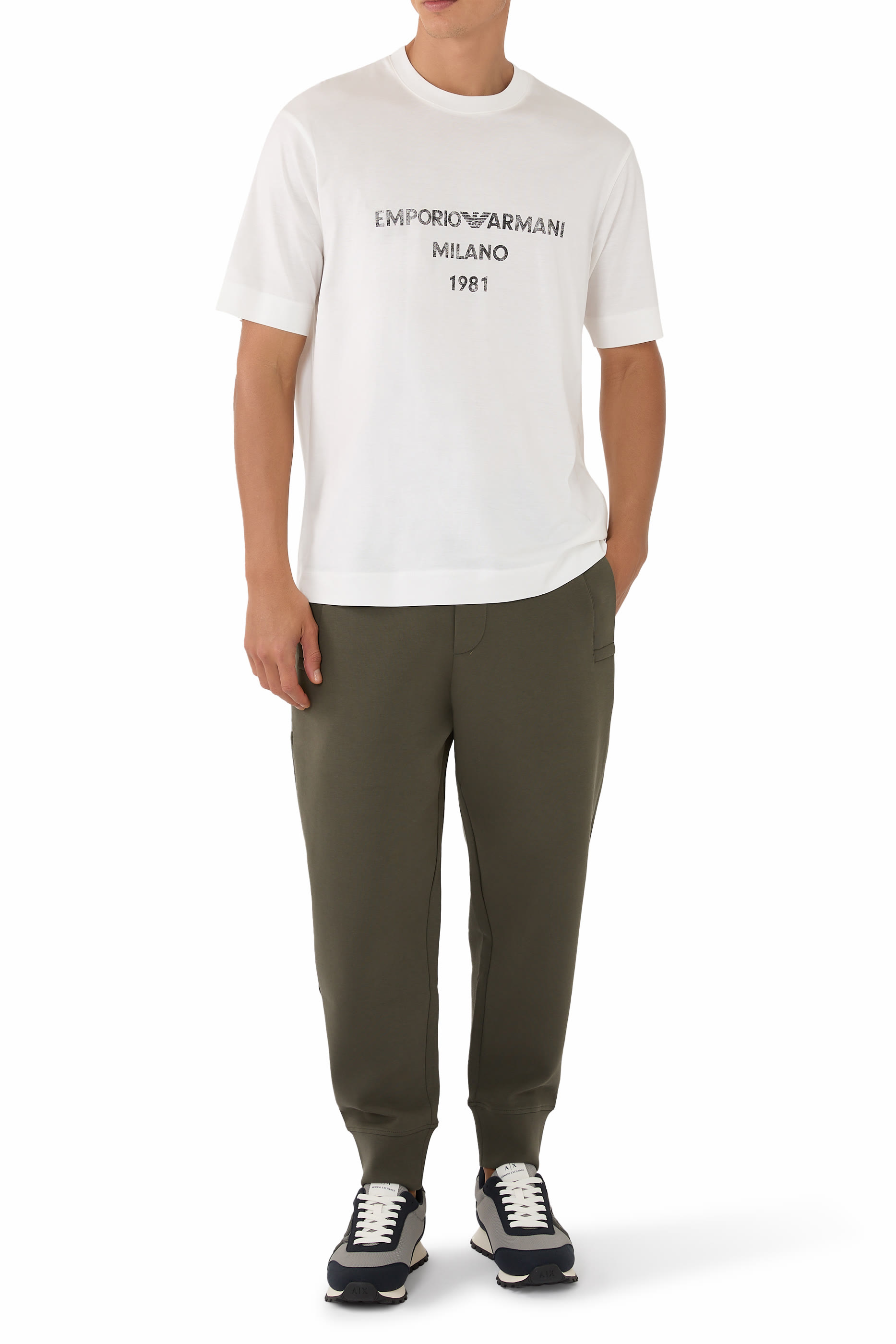 تيشيرت بنقشة شعار الماركة بتصميم فينتج