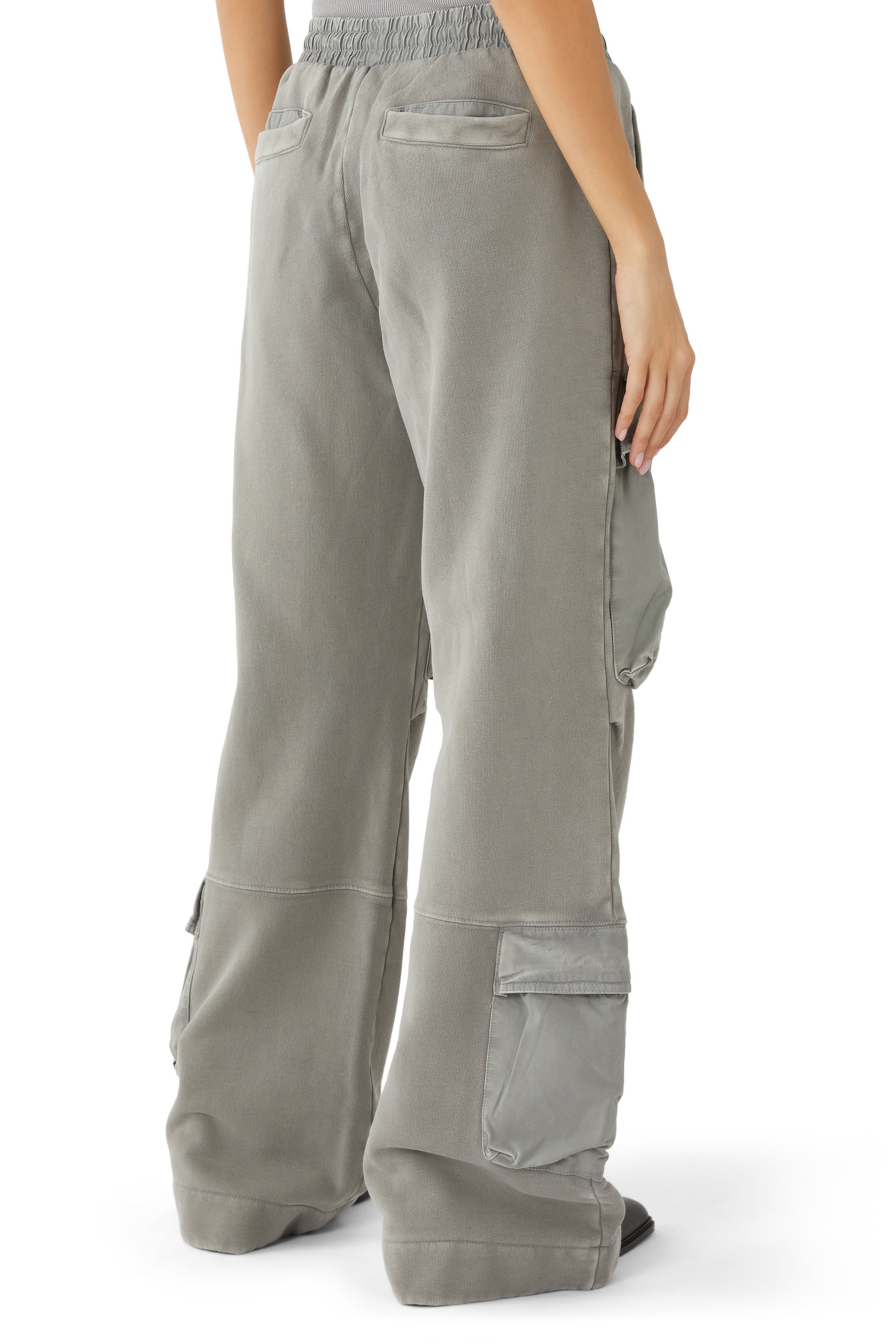 بنطال سويت سوتس بتصميم عملي