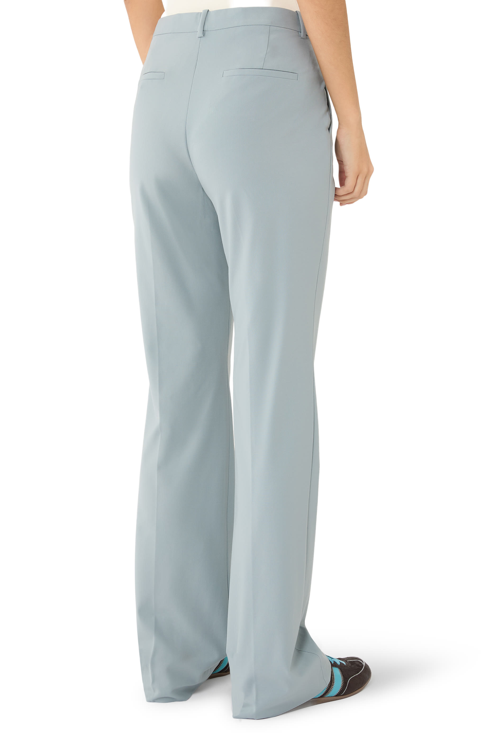 بنطال بحواف واسعة