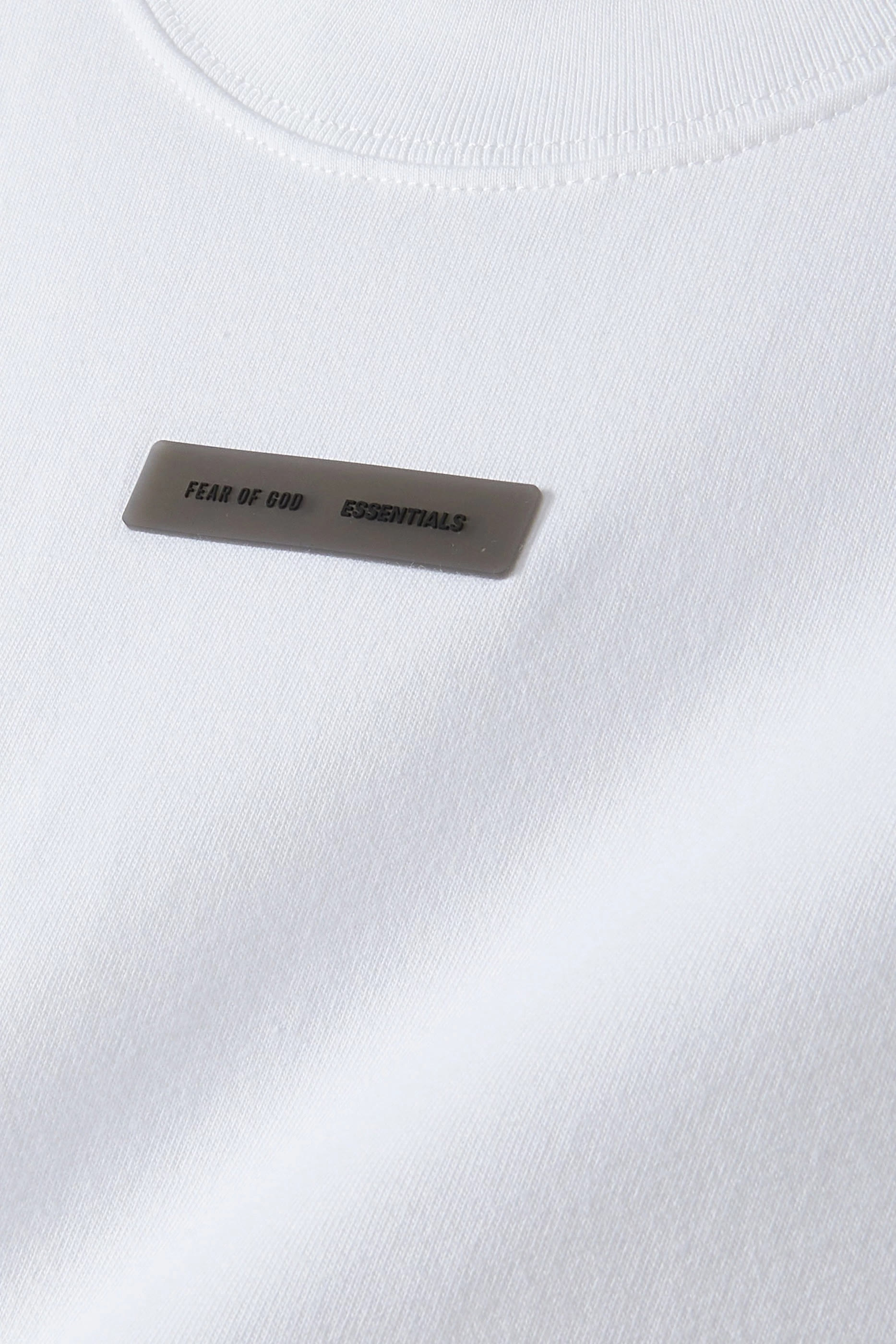 تيشيرت إسنشال خفيف الوزن بشعار الماركة للأطفال