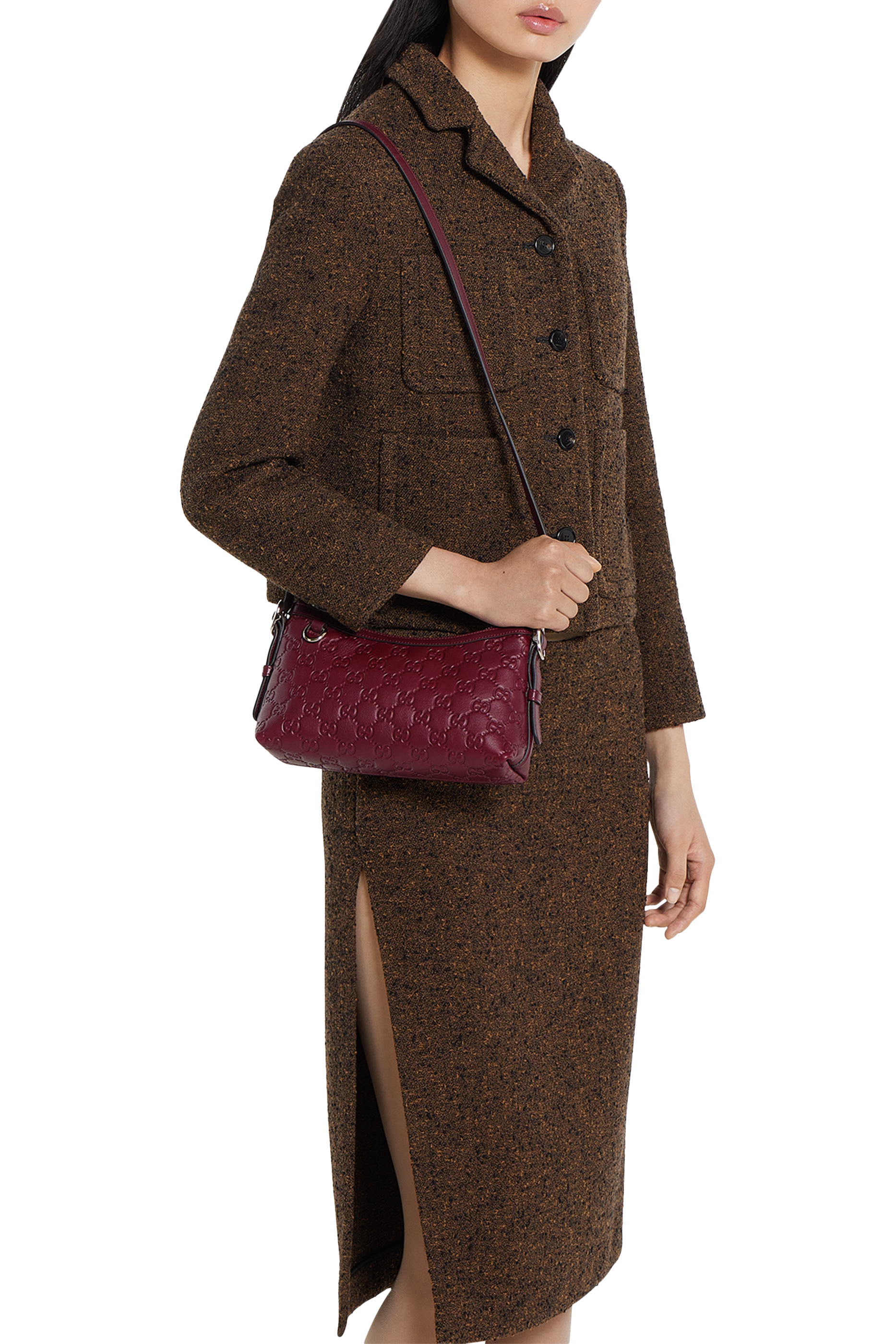 حقيبة كتف صغيرة مزينة بنقشة شعار الماركة