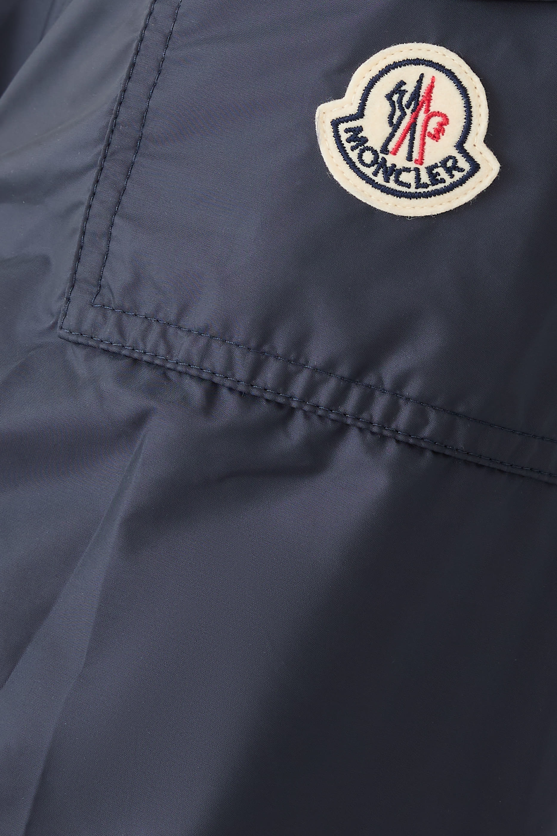 جاكيت إيتياش بغطاء رأس للمطر