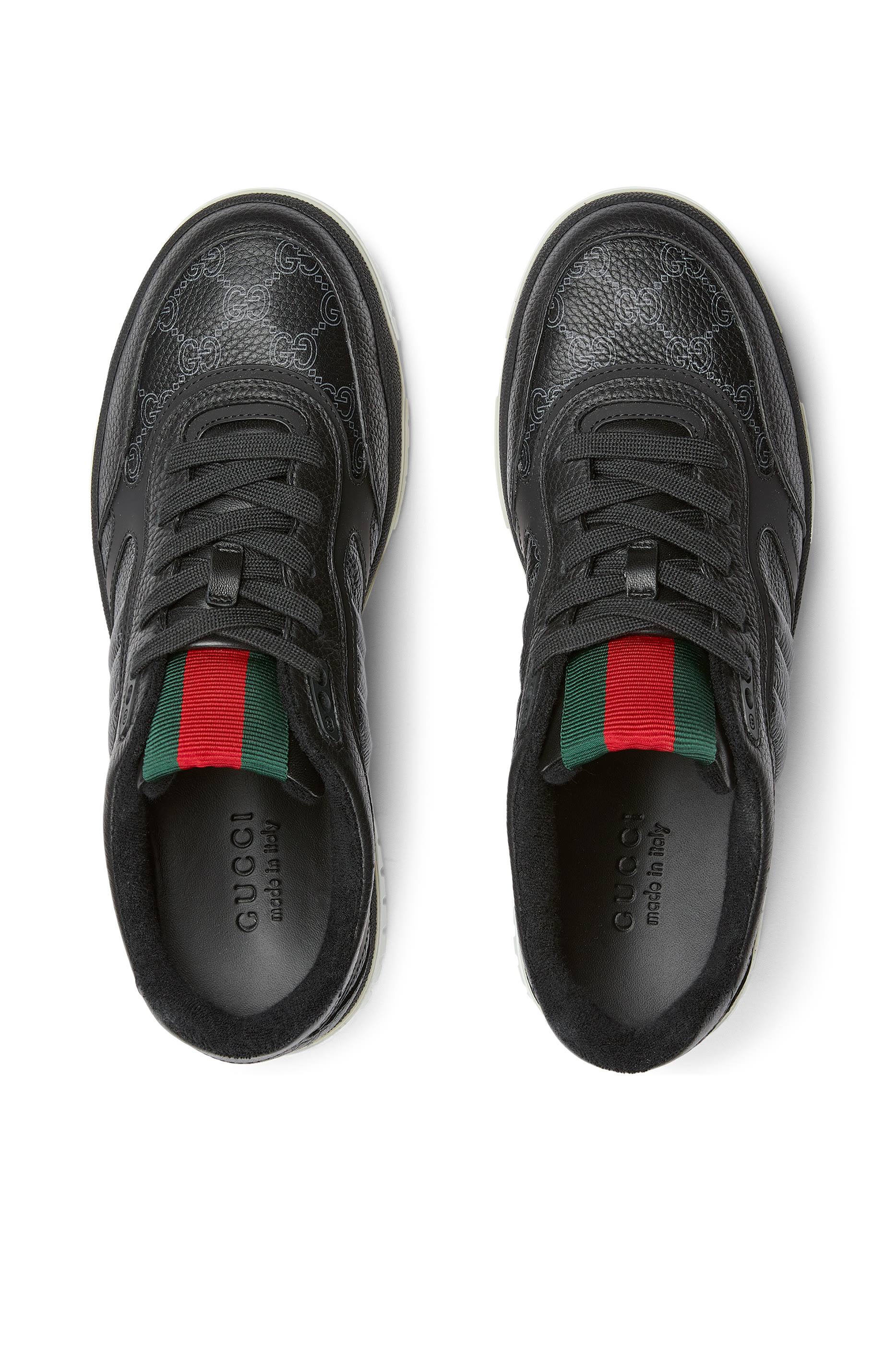 سنيكرز ري-ويب بشعار الماركة