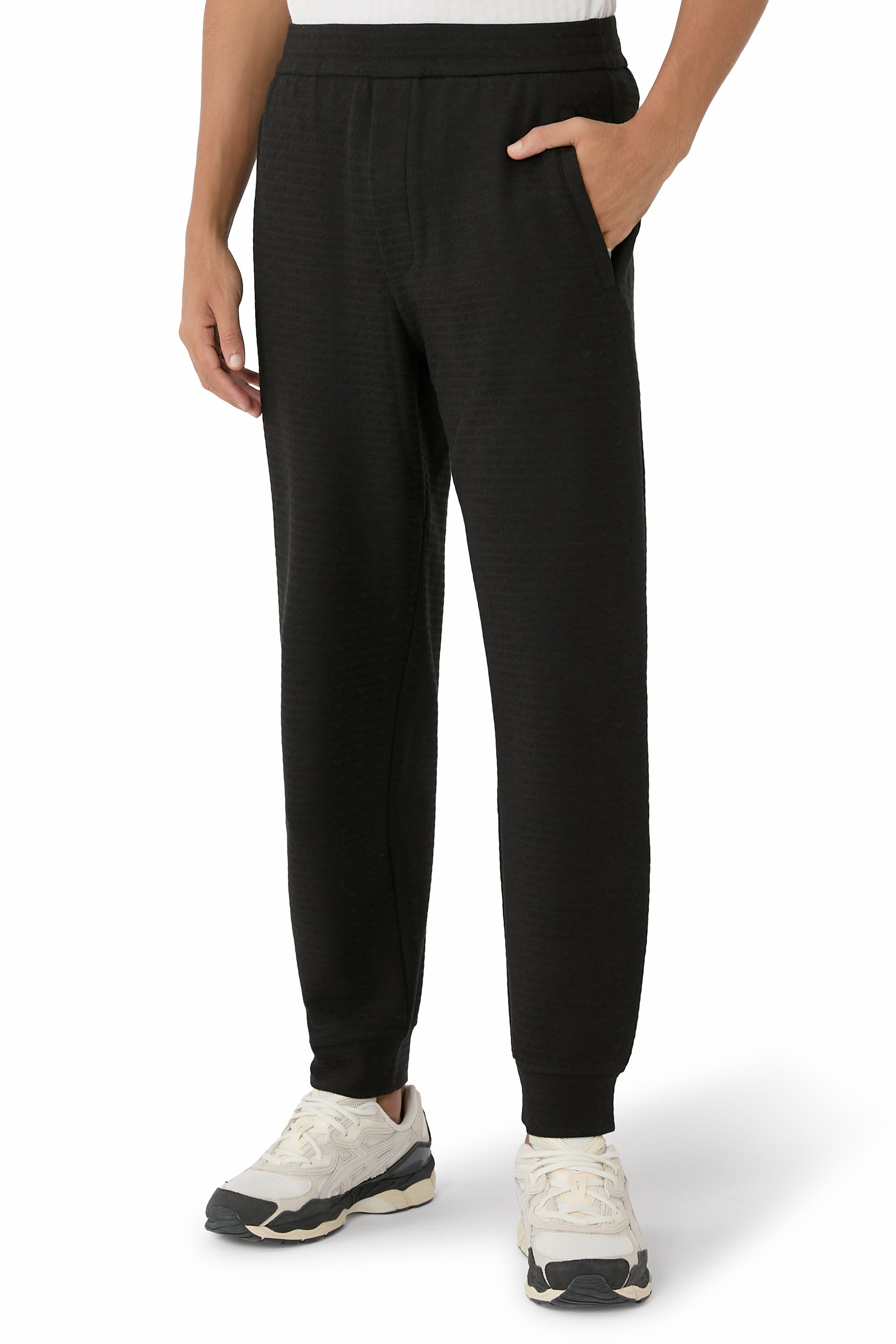 بنطال رياضي بشعار الماركة